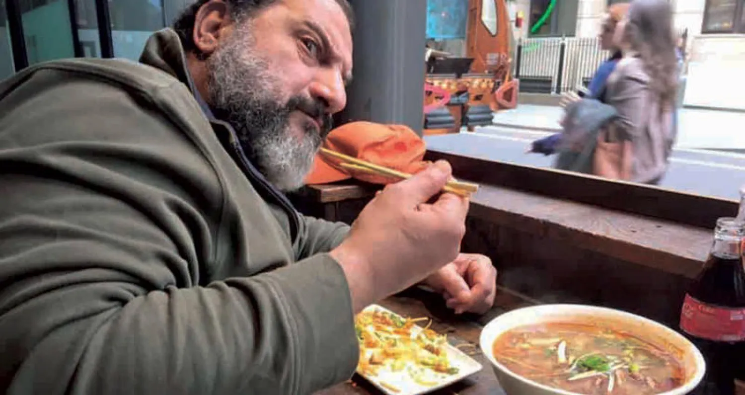 الفنان خالد الصاوي يحب الأكل ولكنه يخاف من تسببه في زيادة وزنه