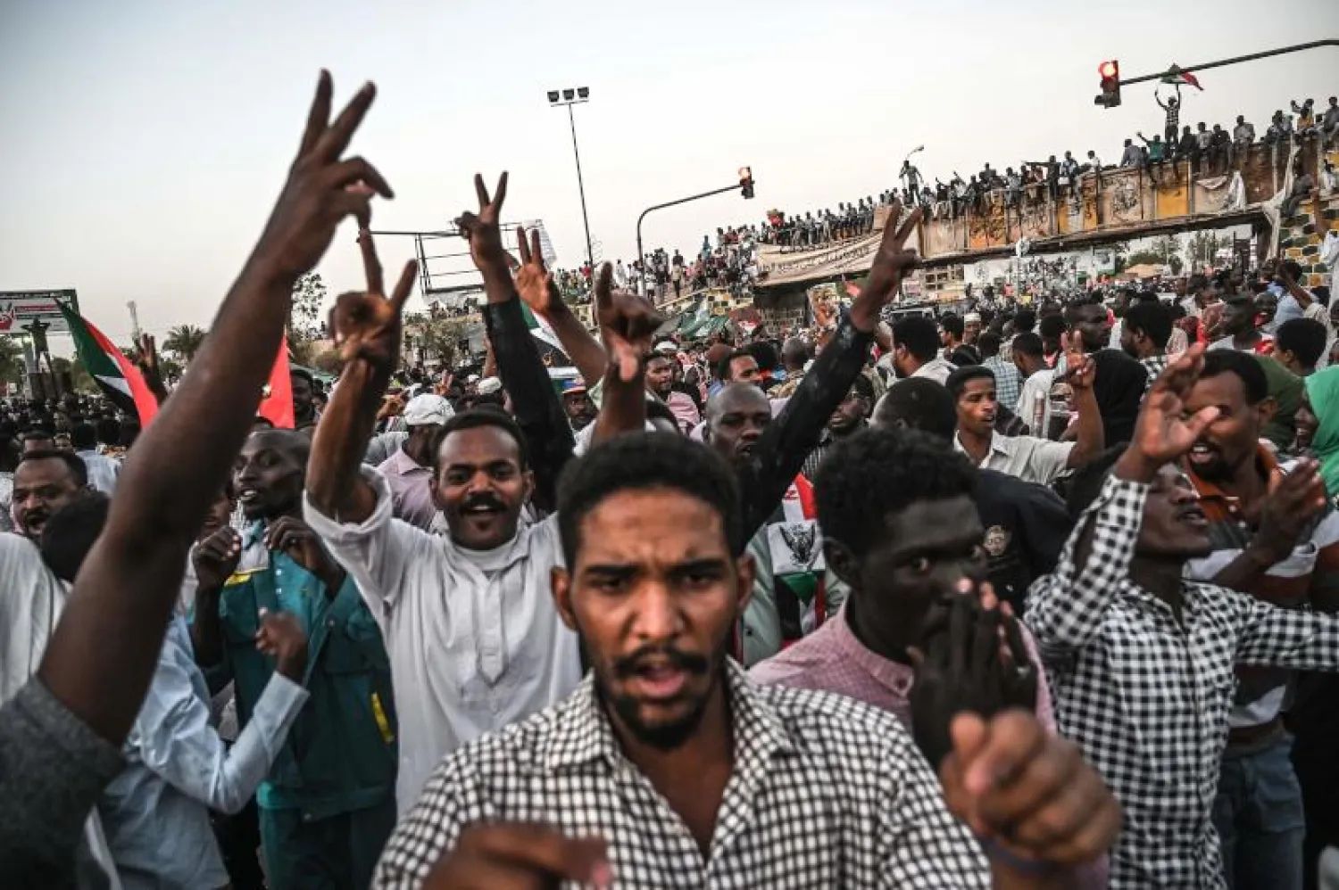 سيتم صرف جزء من المبلغ لتلبية الاحتياجات الملحة للشعب السوداني (أ.ف.ب)