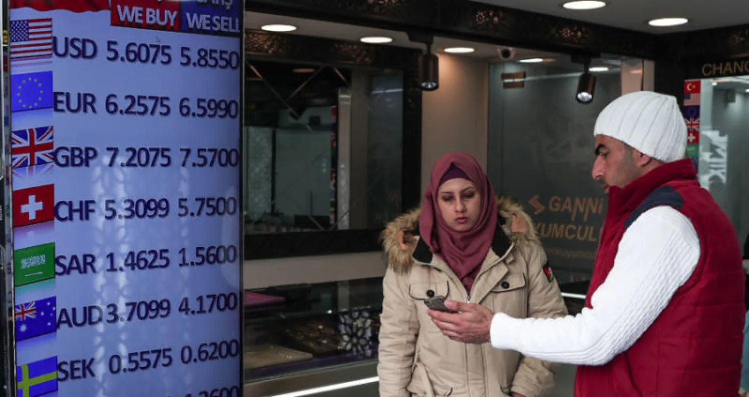 خسرت الليرة التركية نحو 9 في المائة من قيمتها مقابل الدولار منذ بداية العام (إ.ب.أ)