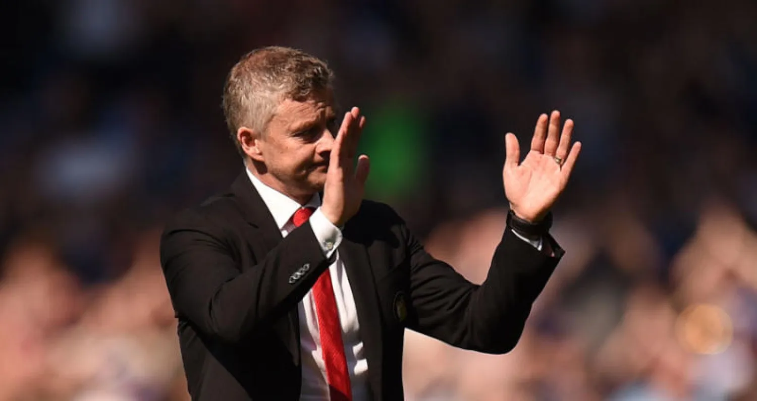 سولسكاير يعتذر للجماهير بعد هزيمة يونايتد المذلة (أ.ف.ب)