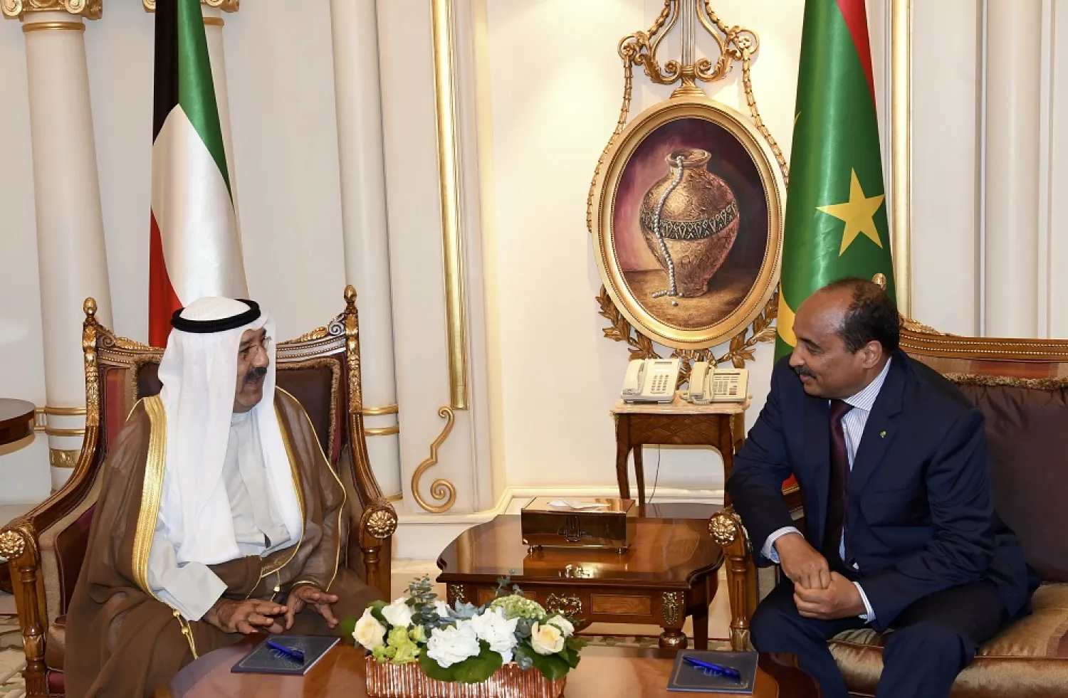 Kuwait's Emir Sheikh Sabah Al-Ahmad Al-Sabah receives Mauritanian President Mohamed Ould Abdel Aziz. (KUNA)