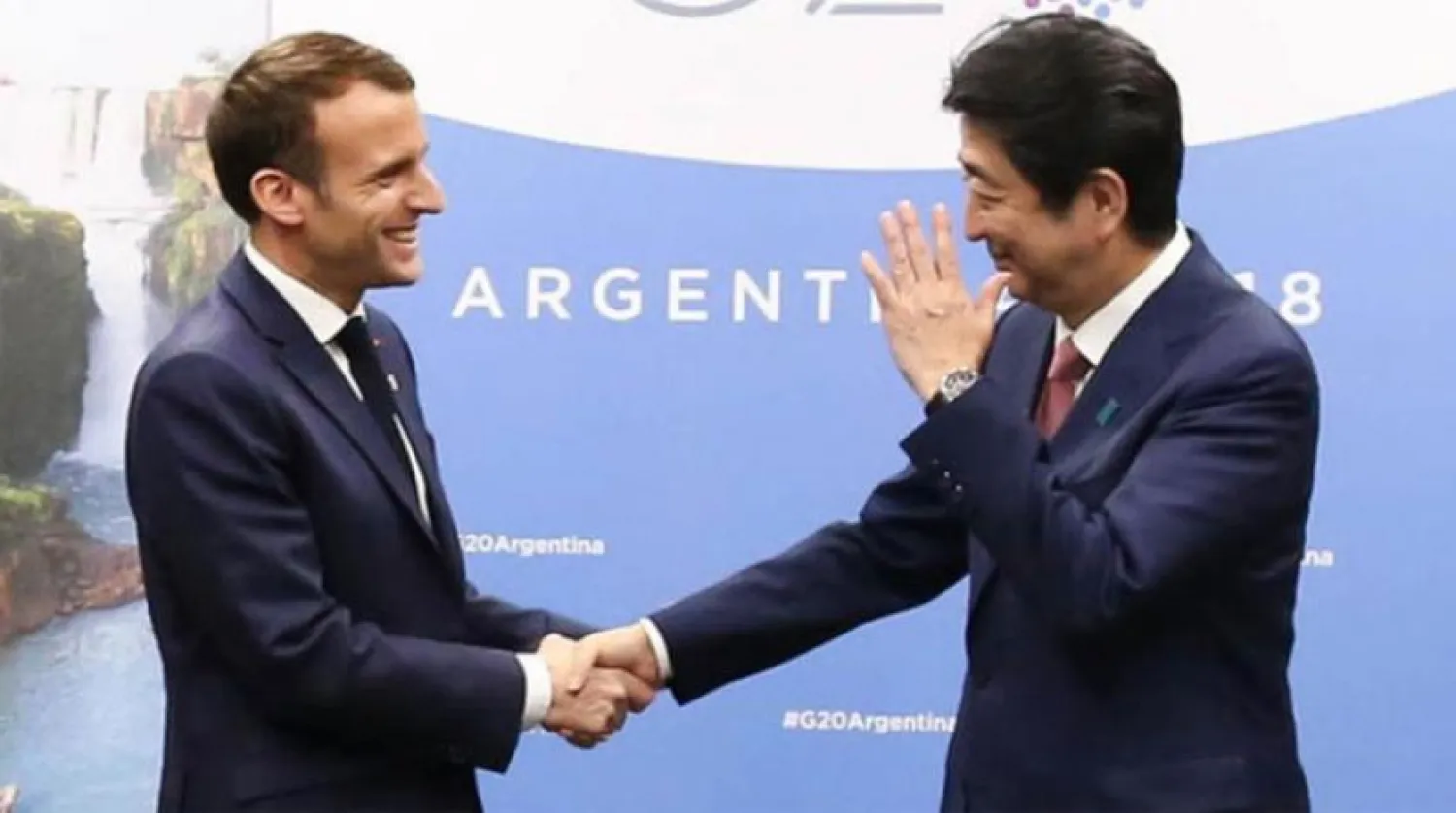 Emmanuel Macron ve Şinzo Abe