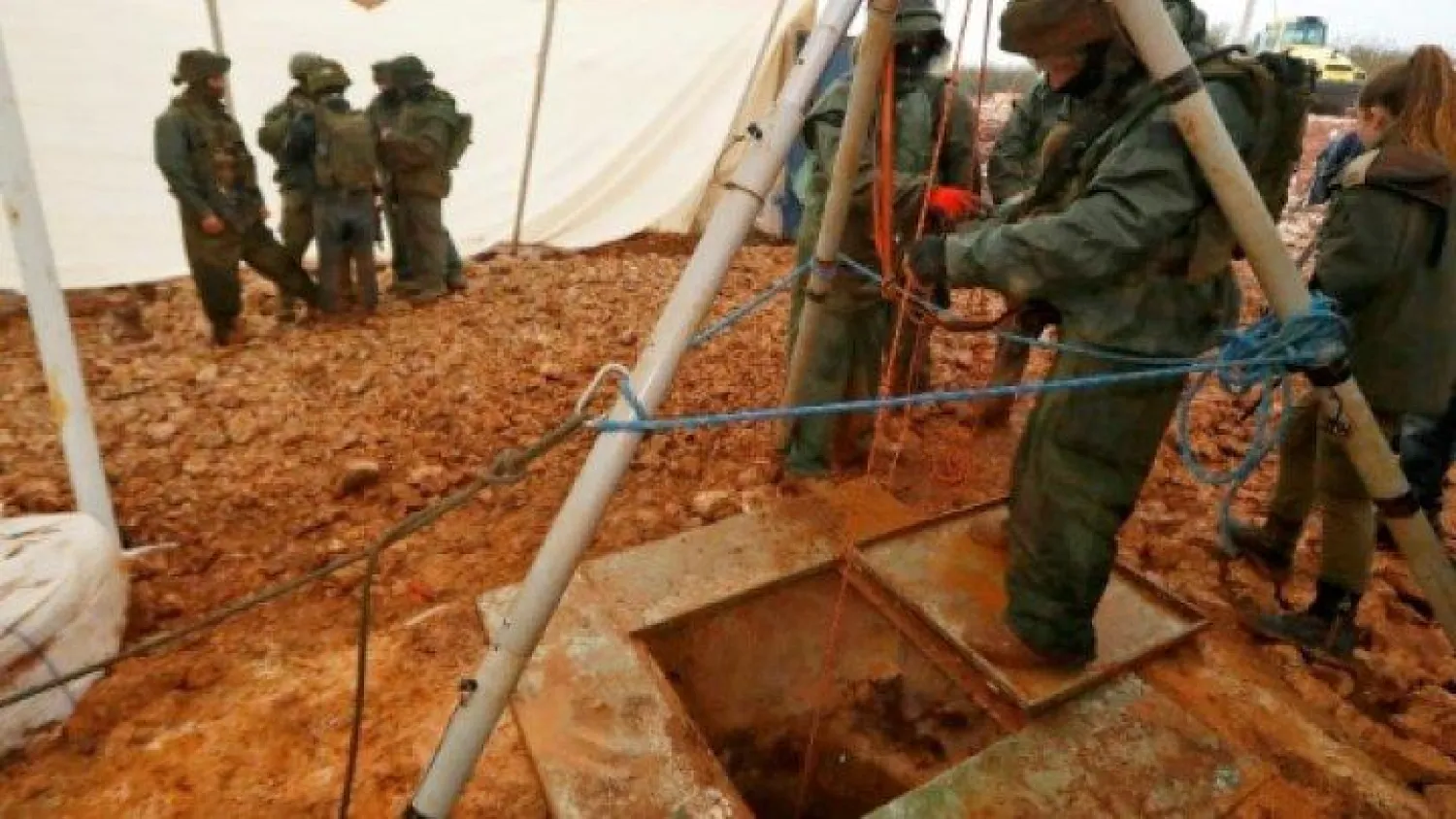 إسرائيل أعلنت سابقاً اكتشاف نفق يبدأ مدخله من قرية رامية اللبنانية الحدودية (أ.ف.ب)