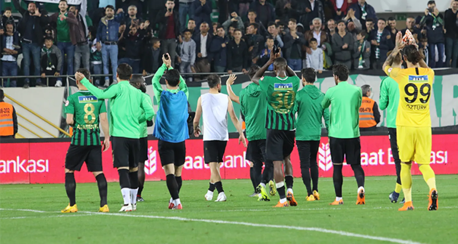 Akhisarspor, Ziraat Türkiye Kupası'nda ilk finalist oldu