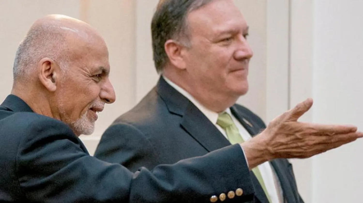 Pompeo’nun Afganistan Devlet Başkanı Gani ile bir araya geldiği geçen yılki görüşmeden bir kare. (AP)