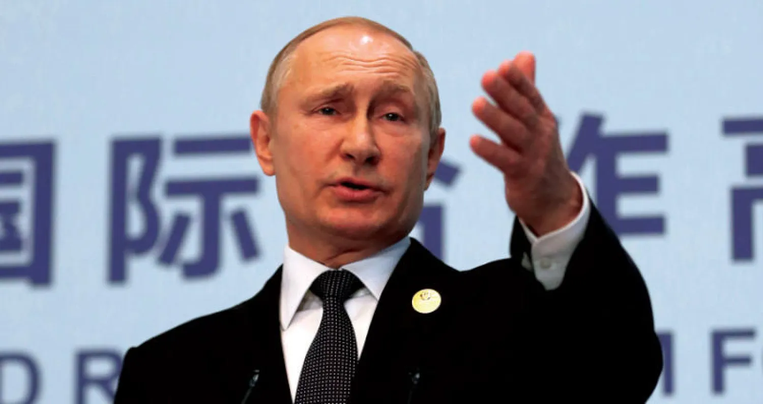 الرئيس الروسي فلاديمير بوتين خلال كلمته أمام قمة «الحزام والطريق» في بكين أمس (أ ب)