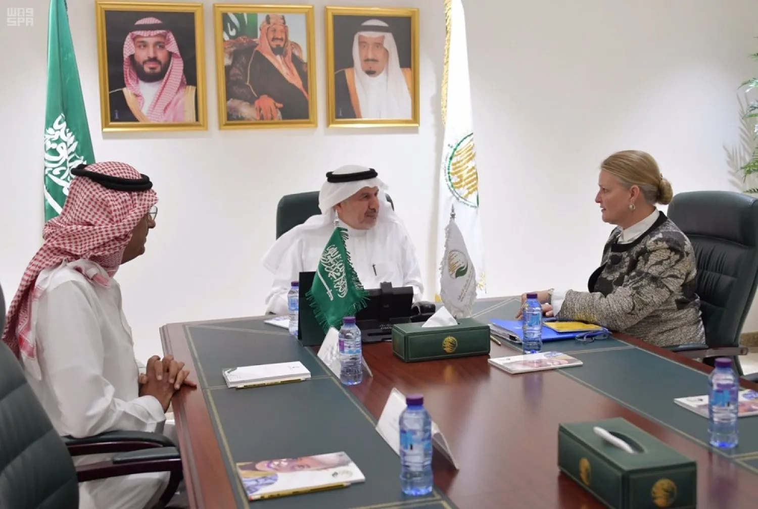 KSRelief Chief meets the UN Resident Coordinator for Yemen in Riyadh. (SPA)