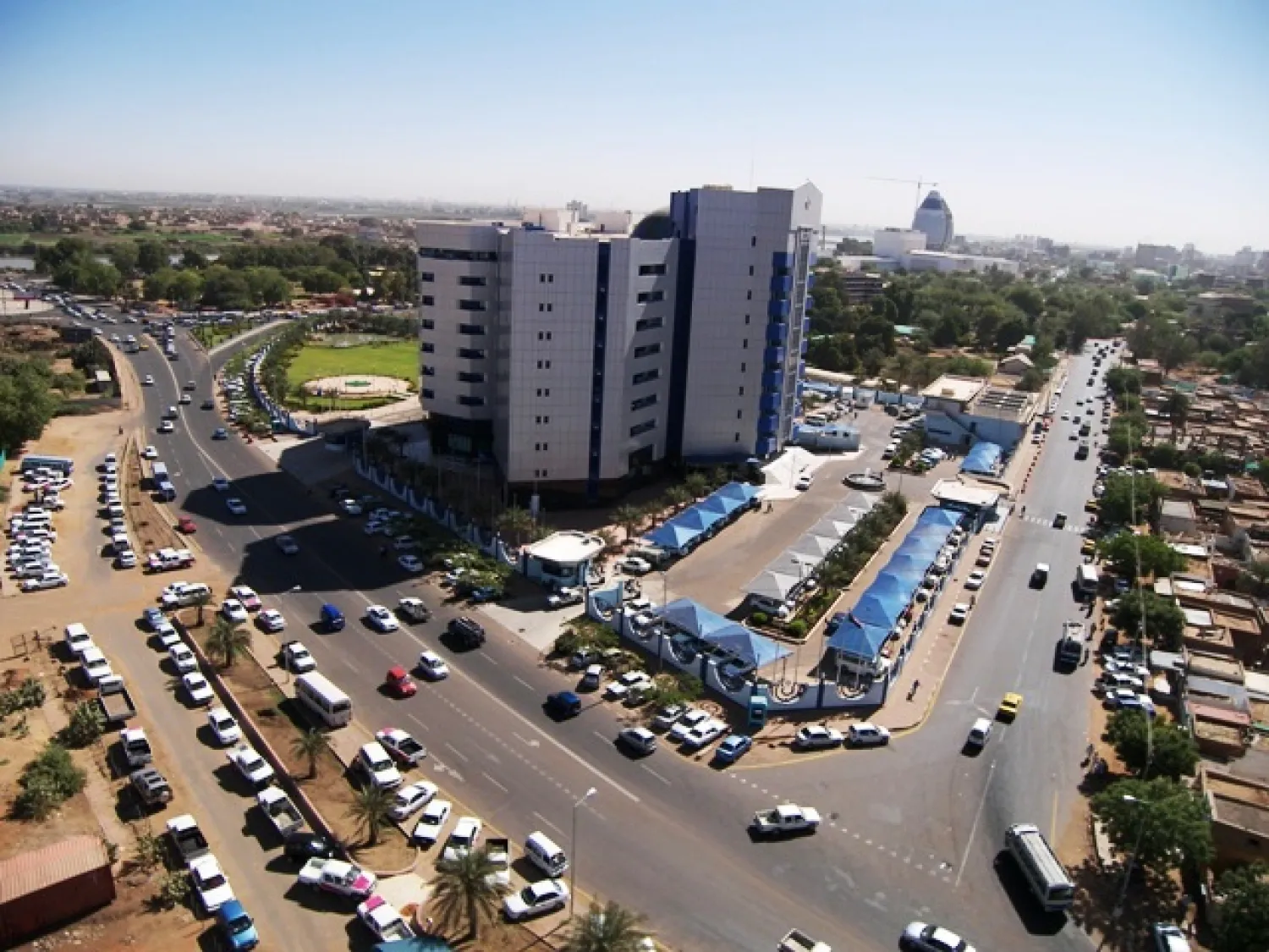 الإمارات توقّع اتفاقية إيداع 250 مليون دولار لدى السودان