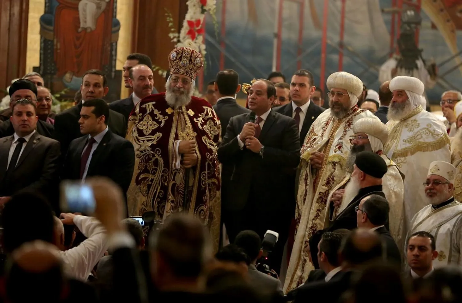 Egyptian President Sisi (C) and Coptic Christian Pope Tawadros II (C-L) during Christmas celebration at the St. Mark's Coptic Orthodox Cathedral in Cairo on January 6, 2016 (AFP)