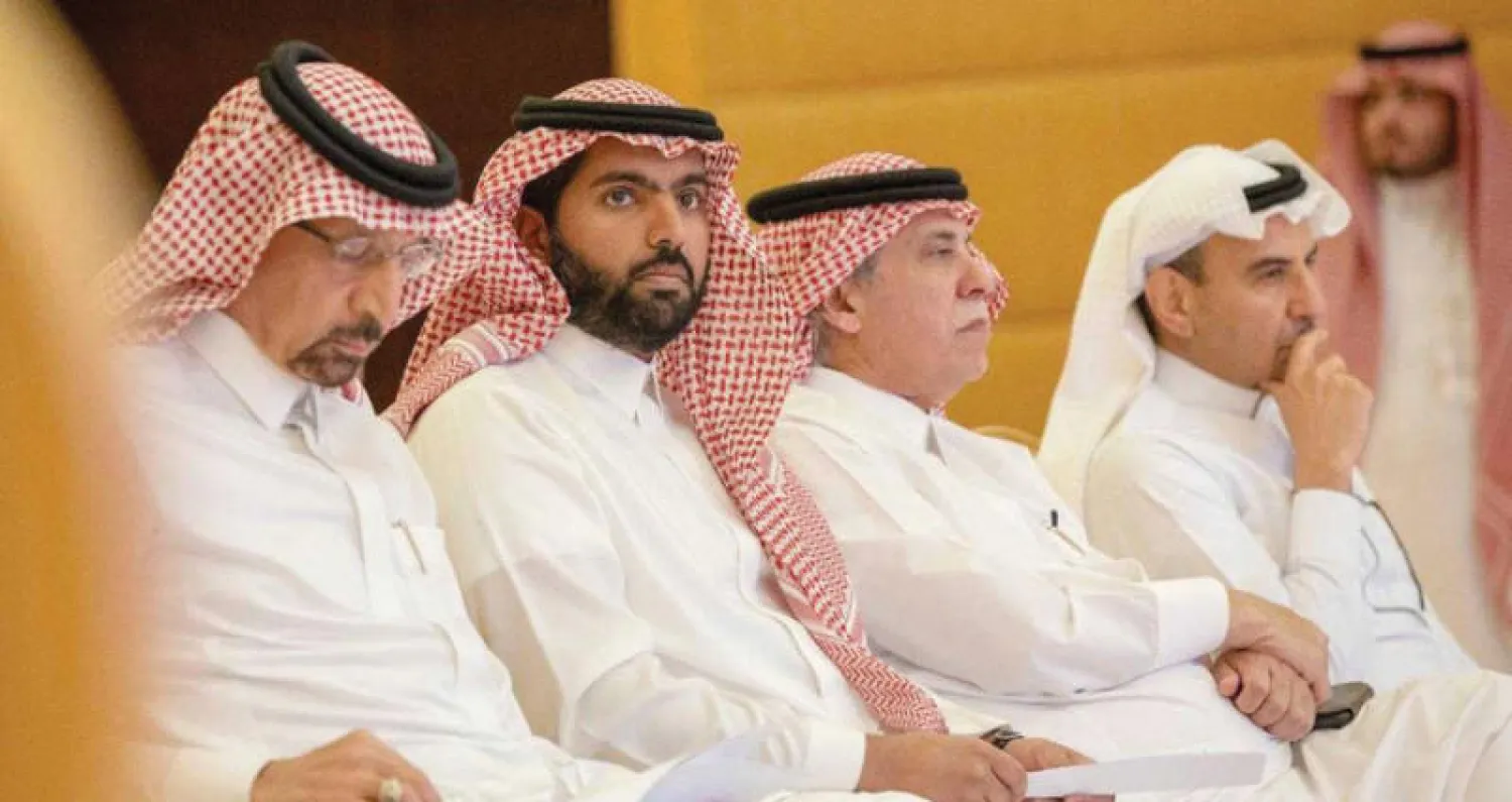 وزير الثقافة متوسطاً الوزيرين ماجد القصبي وخالد الفالح بعد الإعلان عن تأسيس جمعية المحافظة على التّراث الصّناعي (الشرق الأوسط)