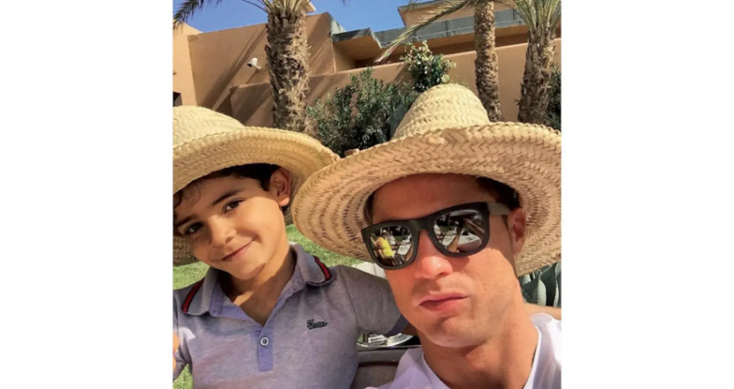 النجم البرتغالي كريستيانو رونالدو رفقة ابنه في مراكش