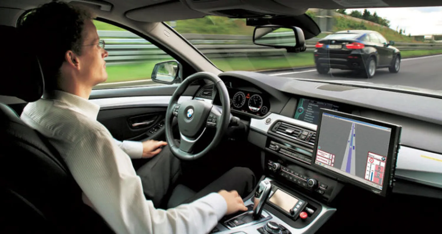 تجربة القيادة الذاتية في سيارة «بي إم دبليو»