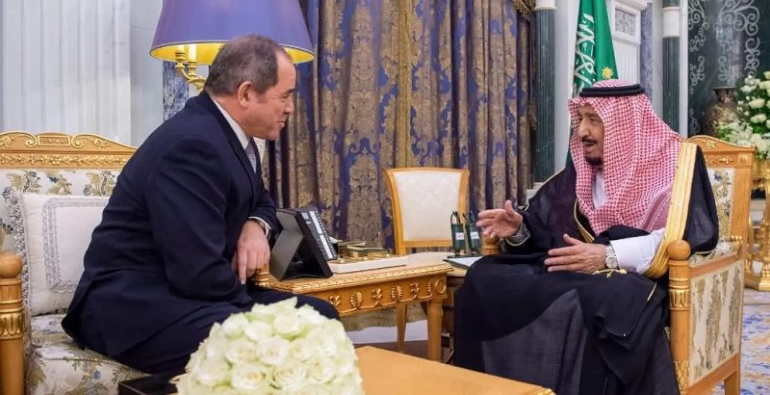 خادم الحرمين خلال استقباله وزير الشؤون الخارجية الجزائري  (واس)