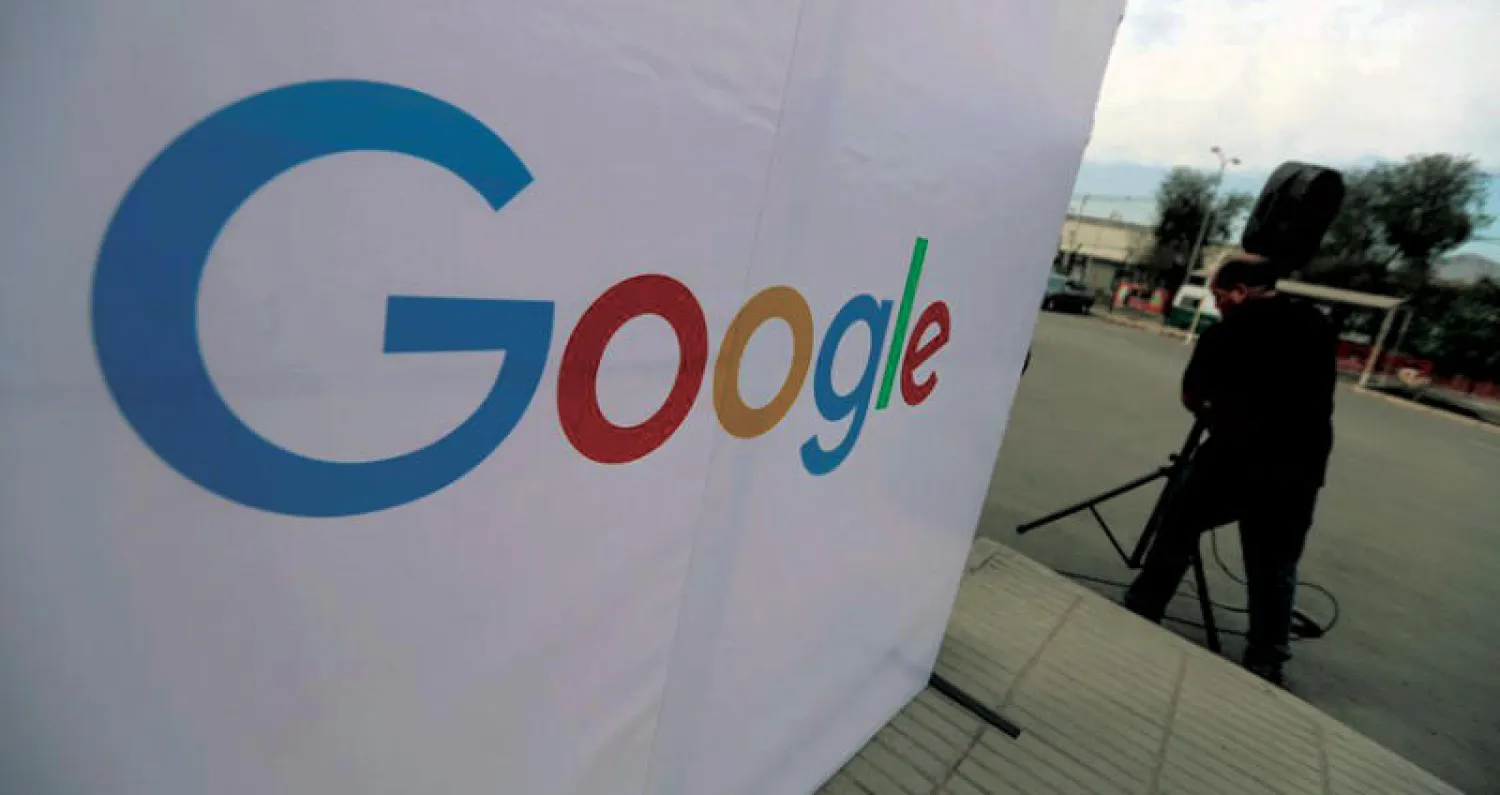 انخفض سهم غوغل 7.2 % في البورصة ليصل إلى 1.202.39 دولار بعد صدور تقرير الأرباح (رويترز)