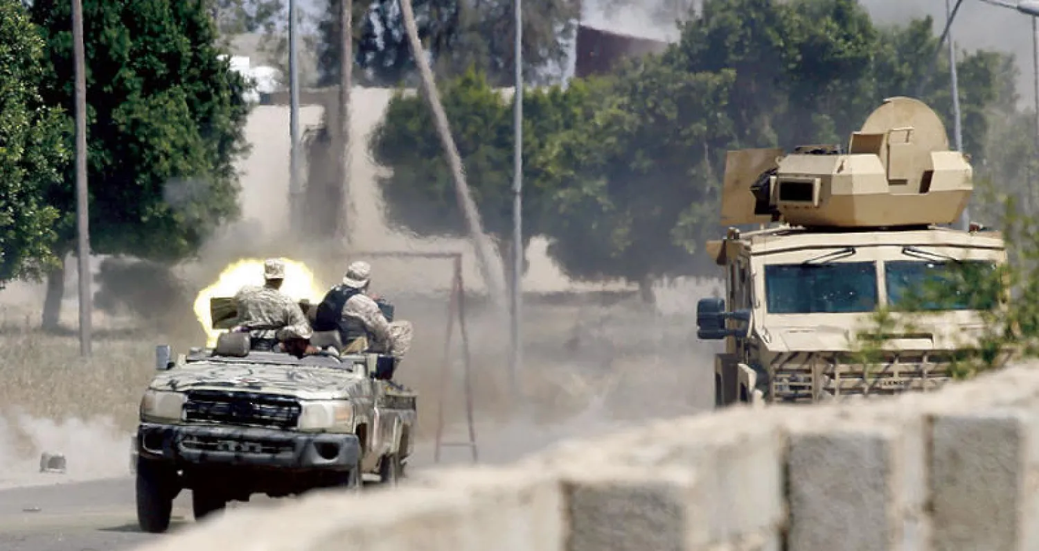 قوات موالية لحكومة الوفاق تخوض معارك مع قوات الجيش الوطني في السبيعة جنوب طرابلس أمس (أ.ف.ب)