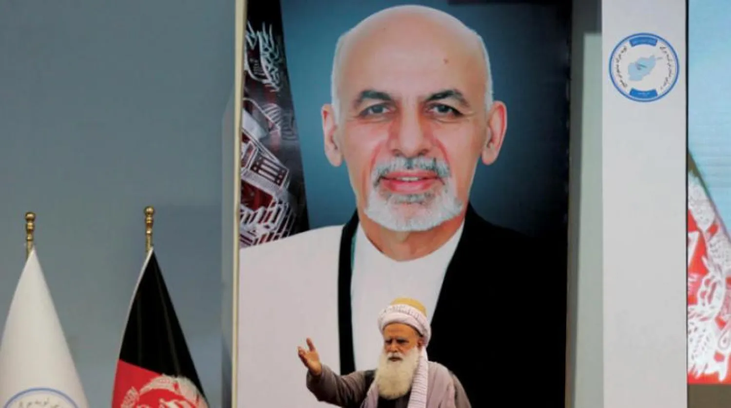 Loya Jirga Konferansı Başkanı Abdül Resul Sayyaf kapanış konuşması yaptı (EPA)