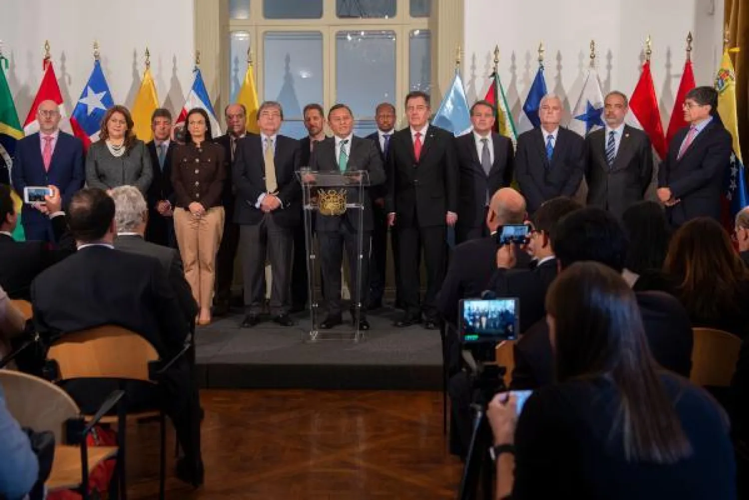 وزير خارجية بيرو نستور بيبولوزيو يتلو البيان المشترك لمجموعة ليما (ا.ف.ب)