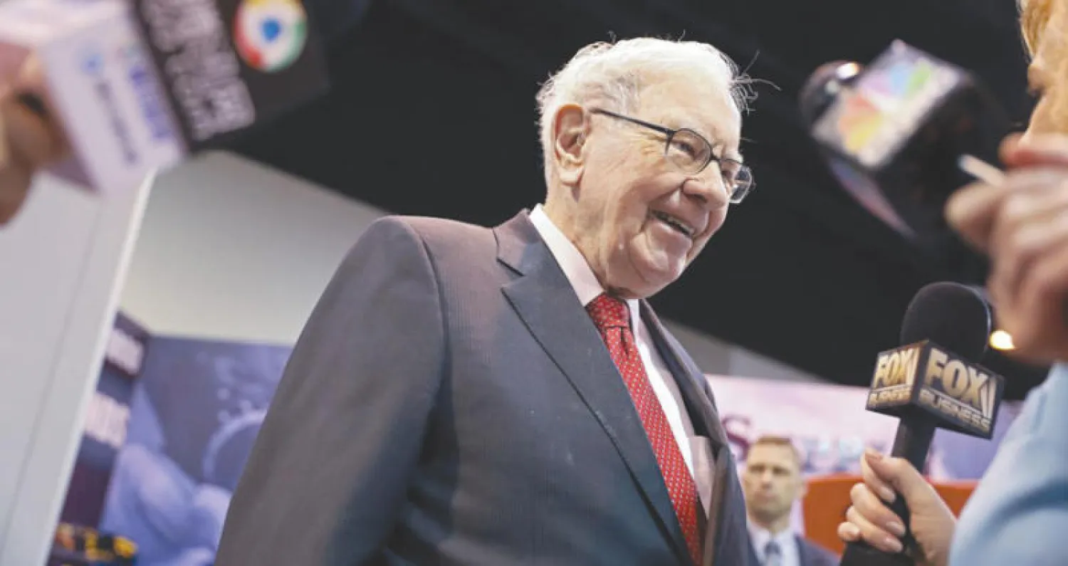 بافيت في اجتماع المساهمين لـ{بيركشاير هاثاواي} (رويترز)