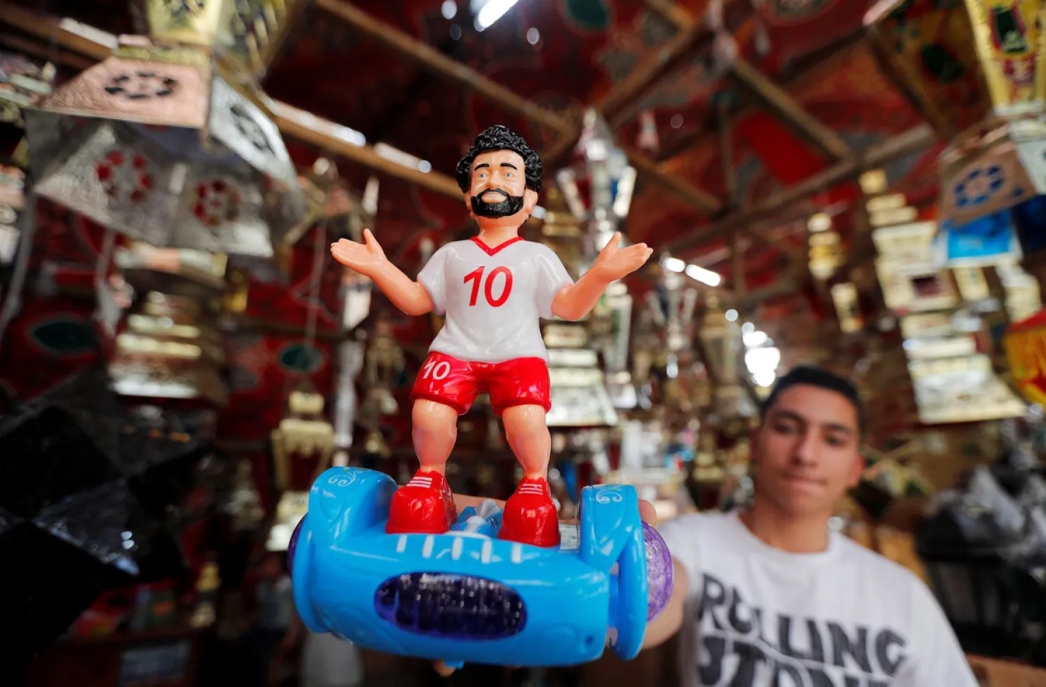 لعبة محمد صلاح ضمن فوانيس رمضان في مصر (رويترز) 