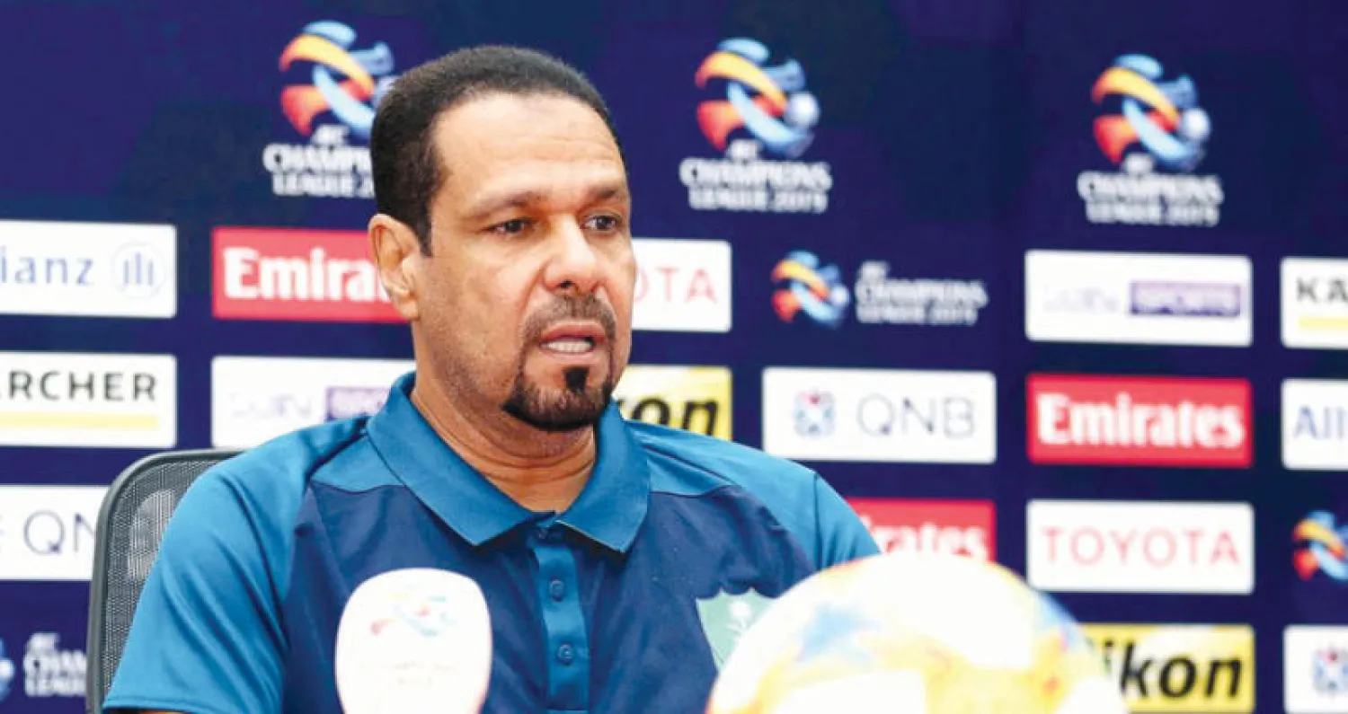 يوسف عنبر يتحدث خلال المؤتمر الصحافي أمس (الشرق الأوسط)