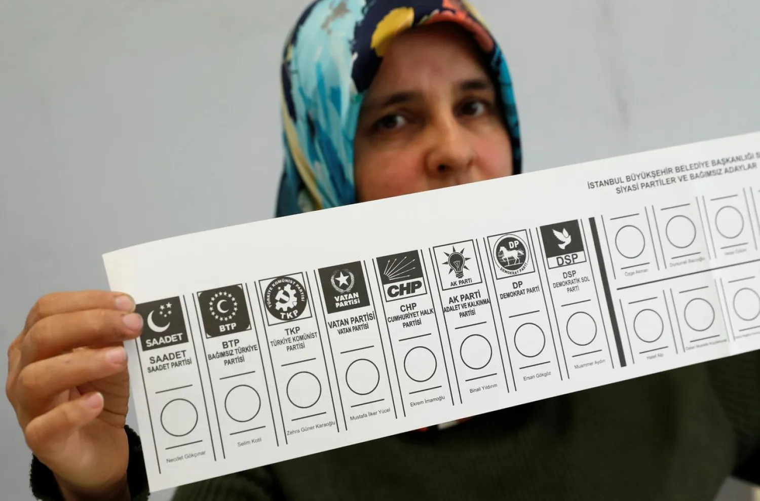 An electoral official presents a voting ballot at a polling station during the municipal elections in Istanbul, Turkey, March 31, 2019. (Reuters)