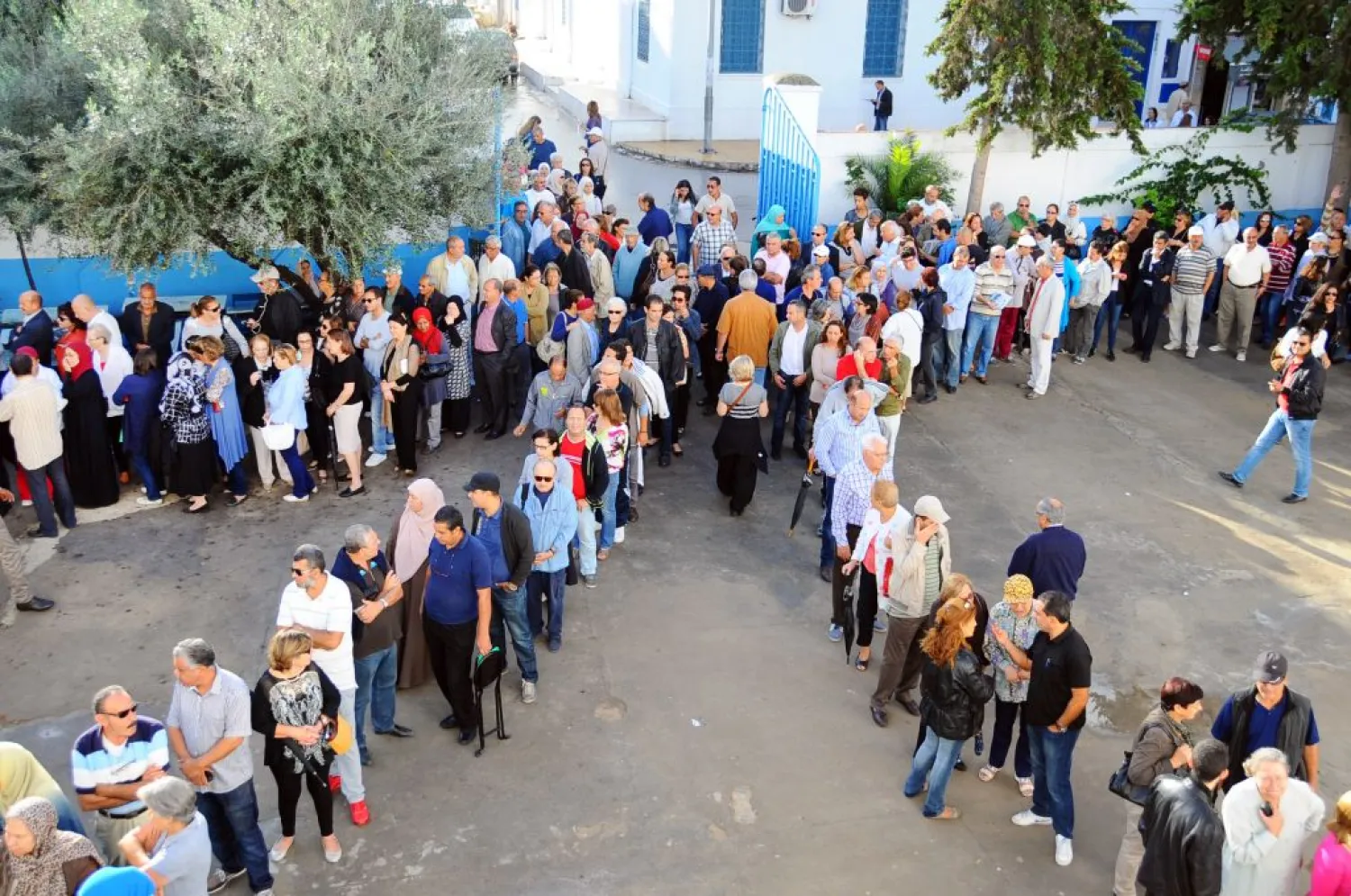 Tunisians queue outside a polling station in La Marsa, Tunisia, during the 2014 parliamentary elections. (AP)