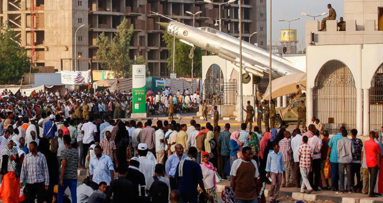 قيادة الثورة السودانية تهدد بعصيان مدني وإضراب شامل رداً على «العسكري»