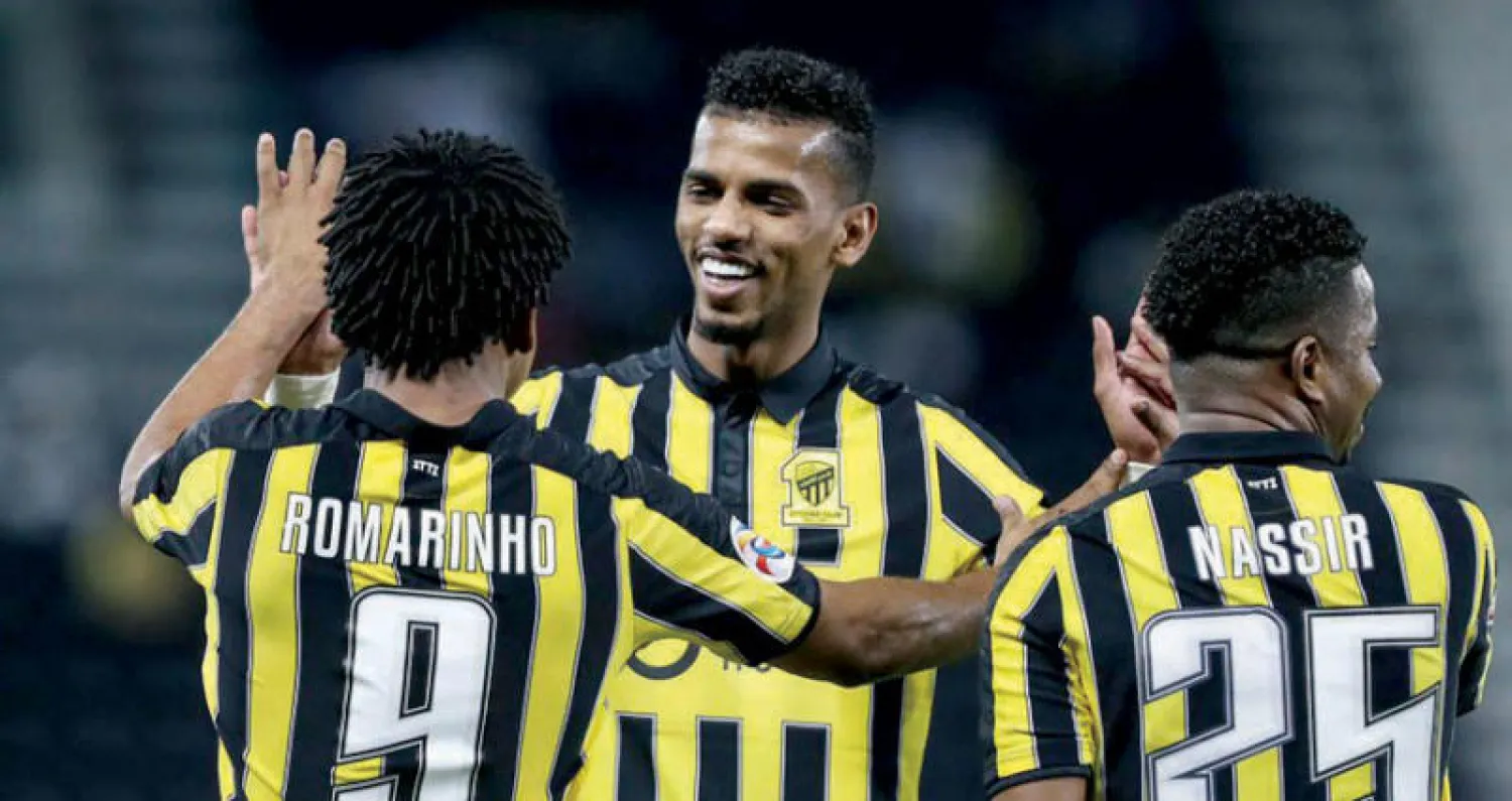 لاعبو الاتحاد يحتفلون بهدفهم الثاني في مرمى الريان ضمن الدوري الآسيوي (الشرق الأوسط)