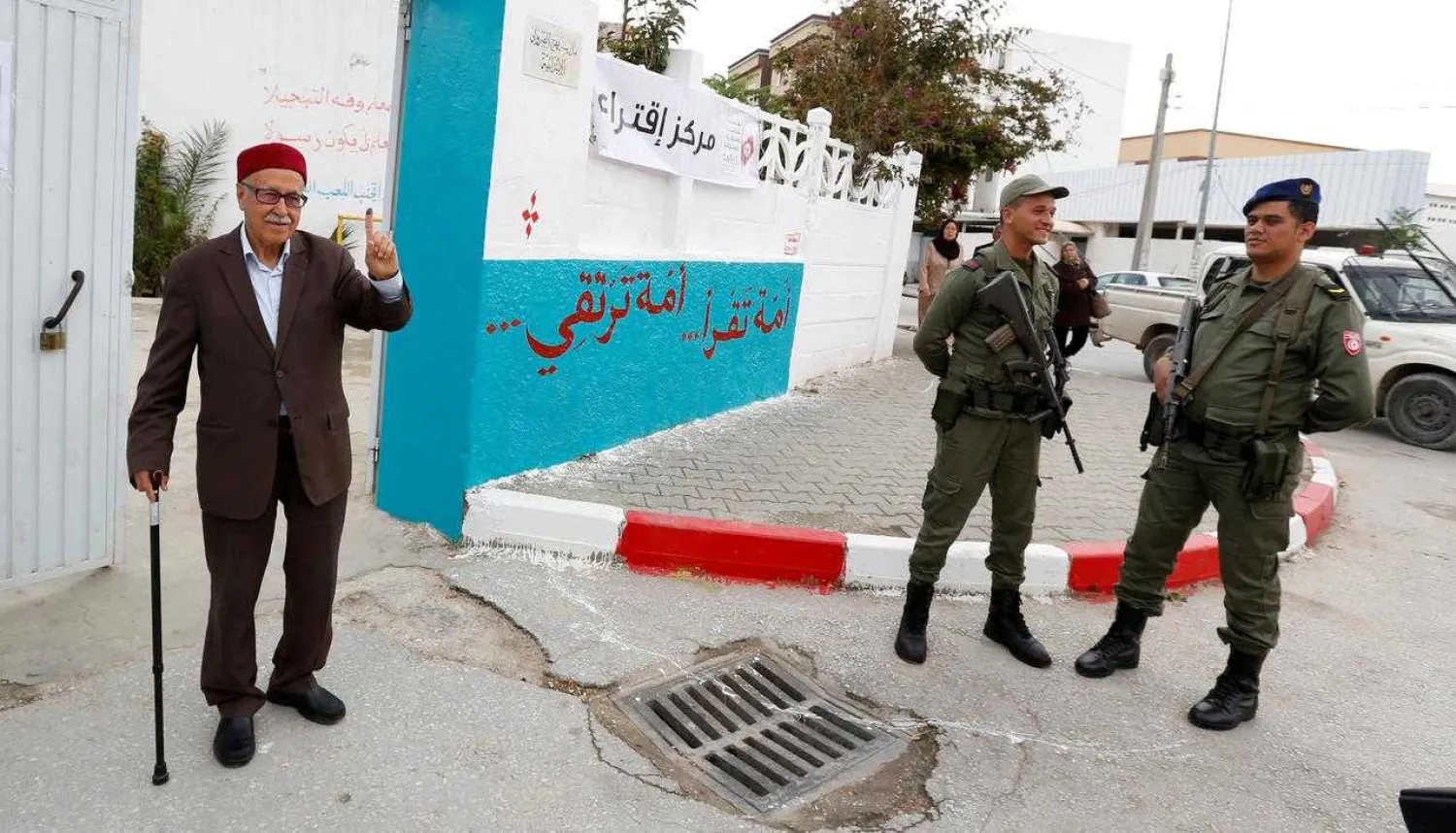 A man raises his ink-stained finger after casting his vote at a polling station for the municipal election in Tunis, Tunisia, May 6, 2018. (File Photo: Reuters)