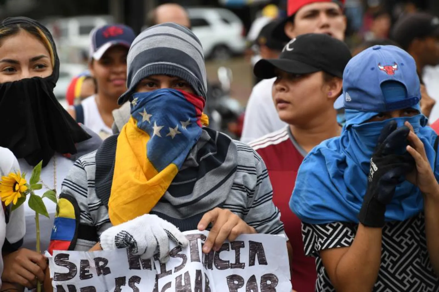 معارضون للرئيس الفنزويلي نيكولاس مادورو (أ.ف.ب)