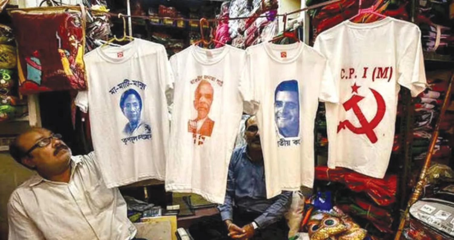 شعارات وصور زعماء سياسيين هنود مرسومة على الملابس خلال فترة الحملات الانتخابية