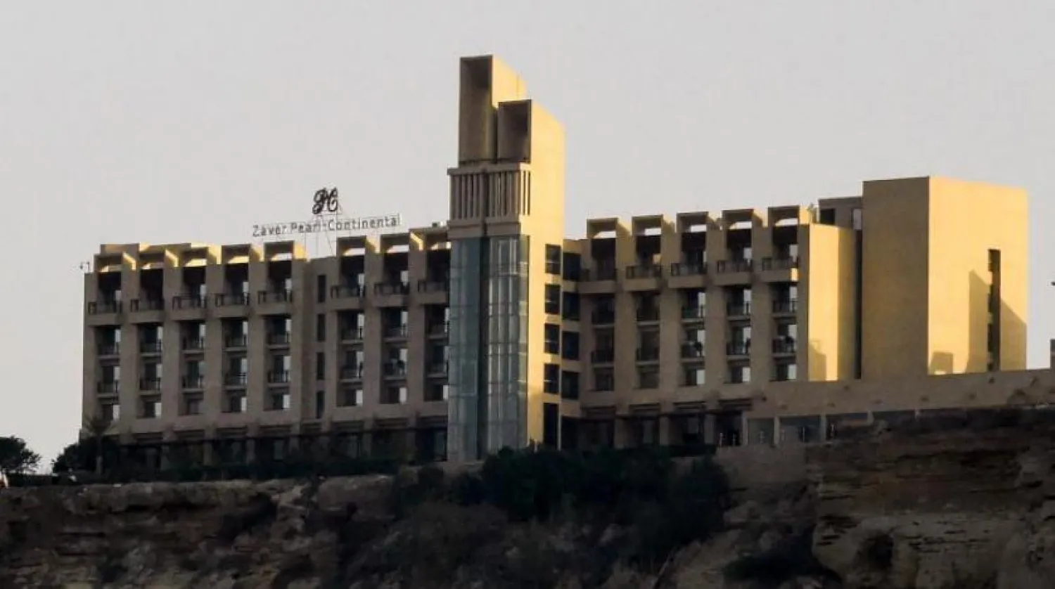 Ülkenin güneyindeki Gavdarkenrinde saldırıya uğrayan otel (AFP)