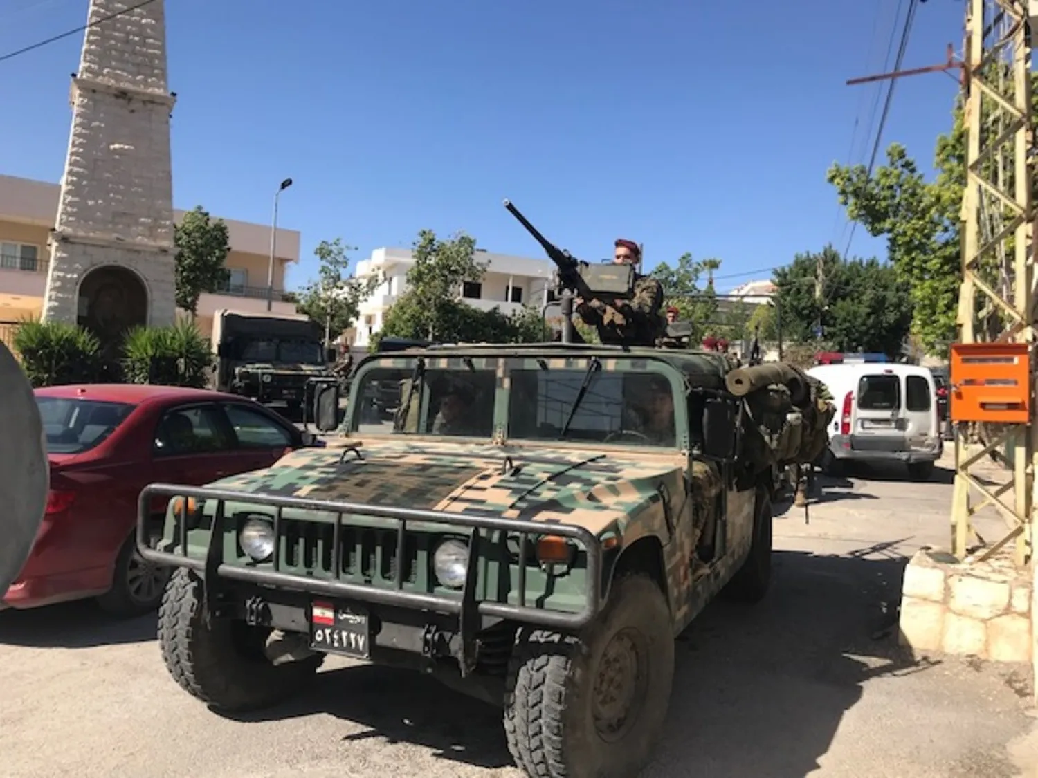 Lebanese army patrols in Mieh Mieh. (NNA)