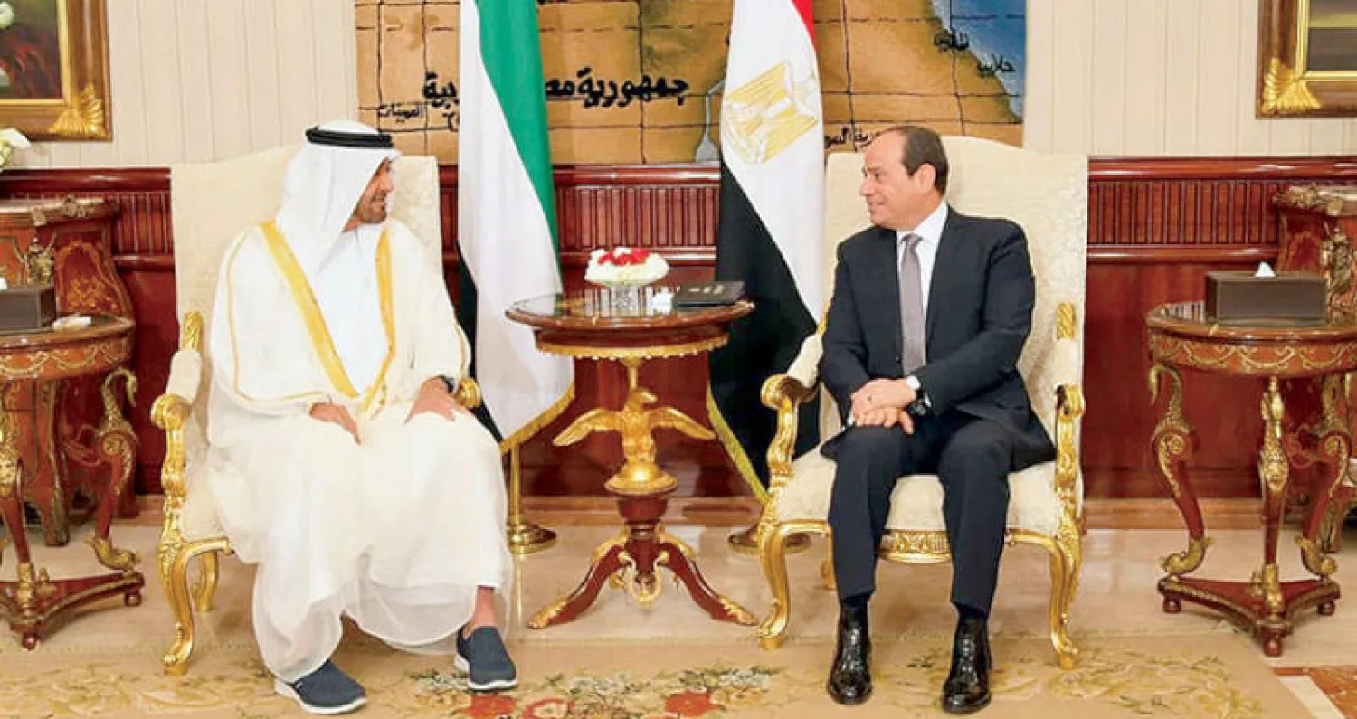 الرئيس السيسي مستقبلاً الشيخ محمد بن زايد في القاهرة  أمس (الرئاسة المصرية)