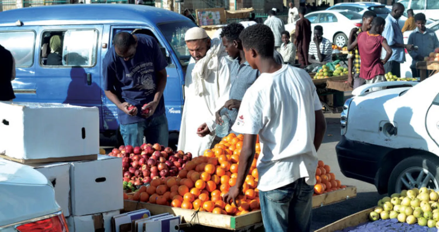شراء المستلزمات والسلع الأساسية أصبح مشكلة لمعظم السودانيين