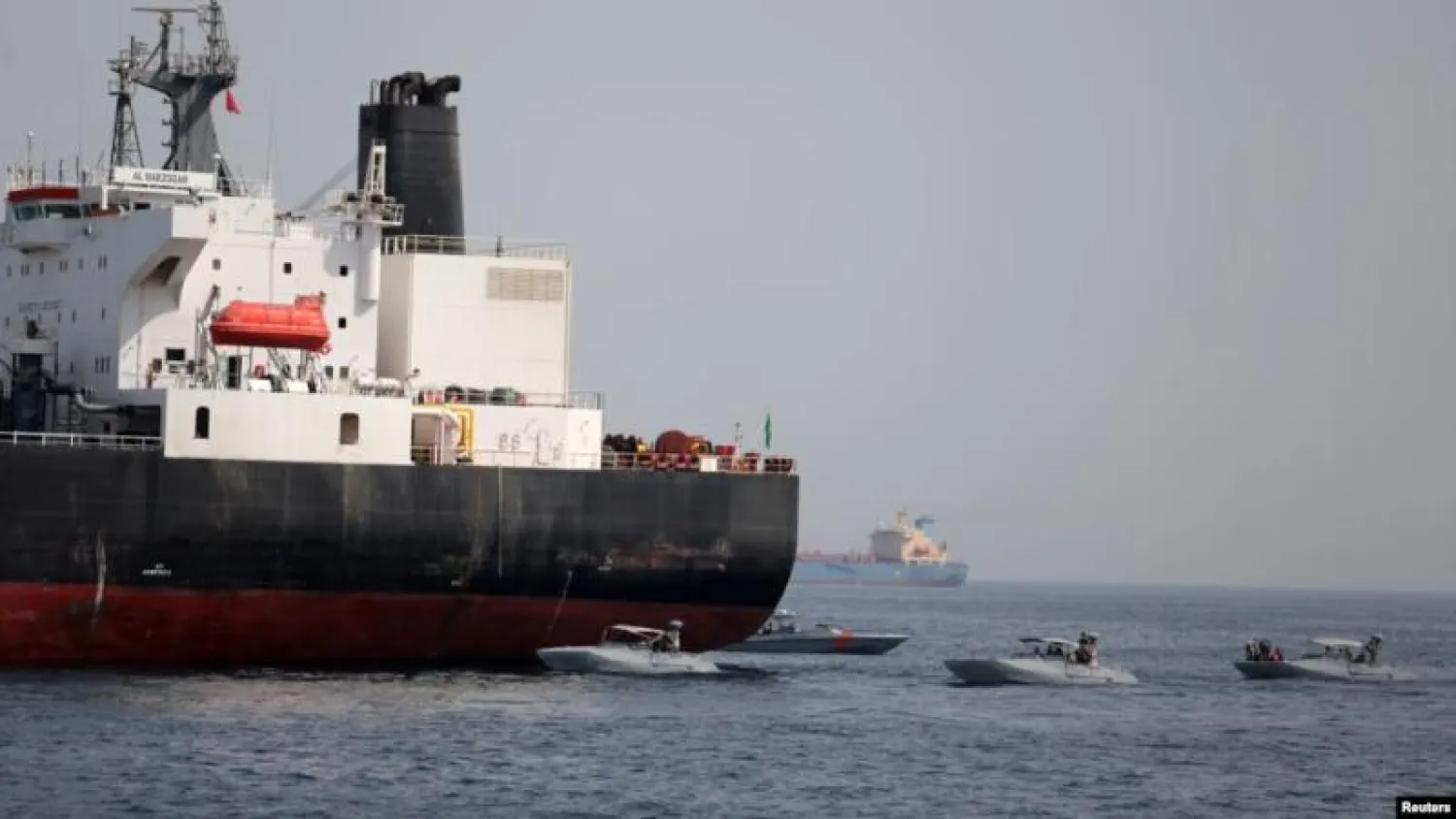 إحدى ناقلات النفط المتضررة من العملية التخريبية (رويترز)