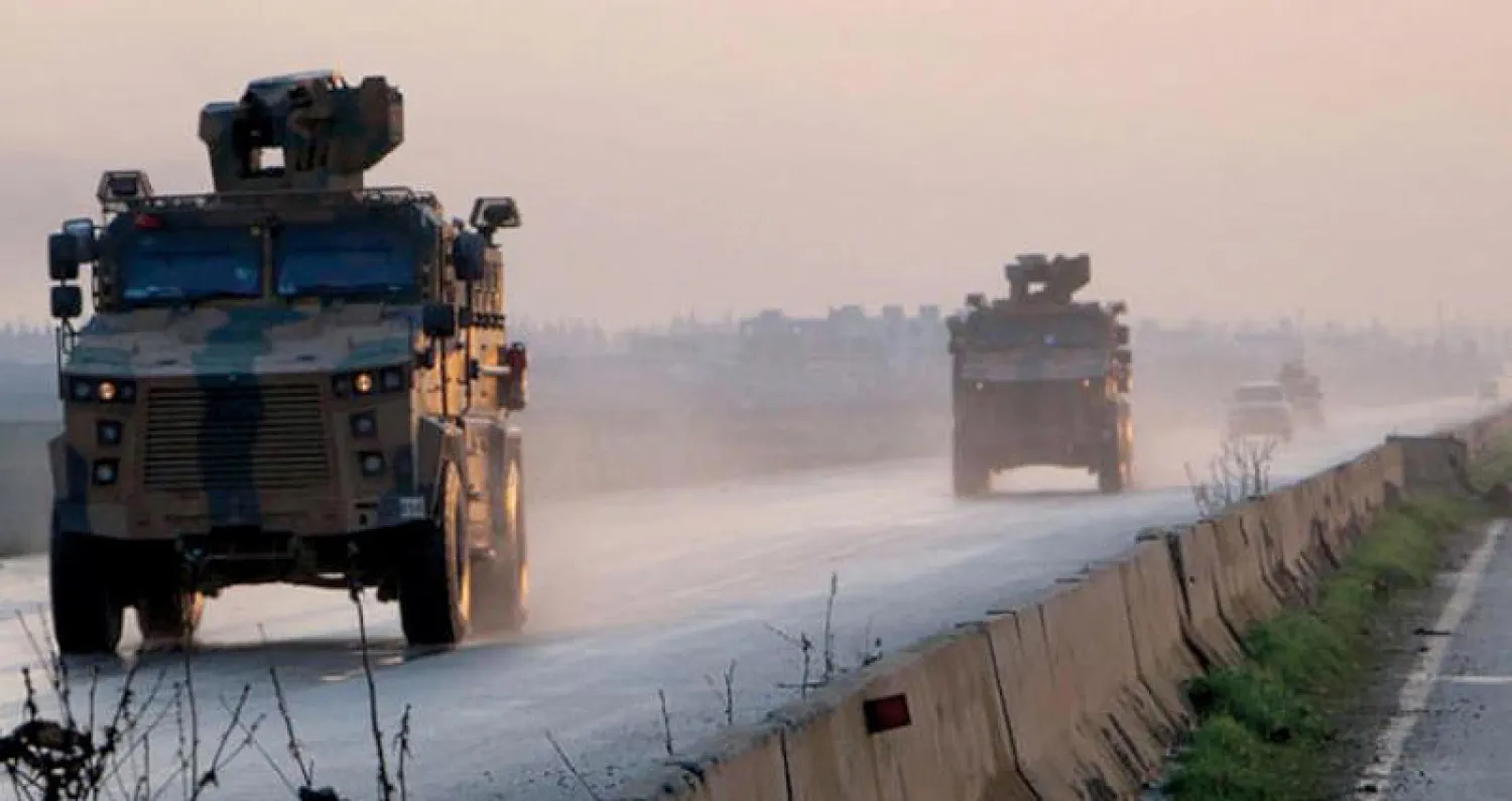صورة أرشيفية لقافلة عسكرية تركية في طريقها إلى الحدود السورية نهاية العام الماضي (أ.ف.ب)