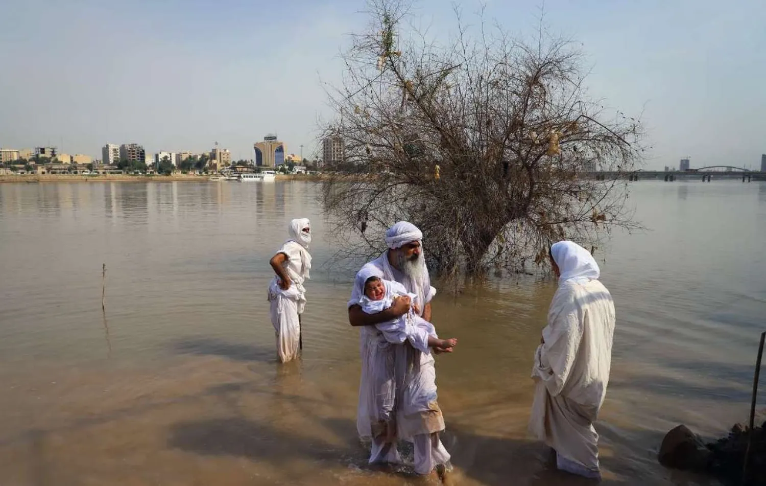 اکنون در شهرهای اهواز، خرمشهر (محمره)، سوسنگرد (خفاجیه) و حویزه و شوشتر (تستر) و برخی دیگر به دلیل آزار و اذیتها و فشارهای امنیتی به کشورهای اروپایی، آمریکا و استرالیا مهاجرت کردهاند.