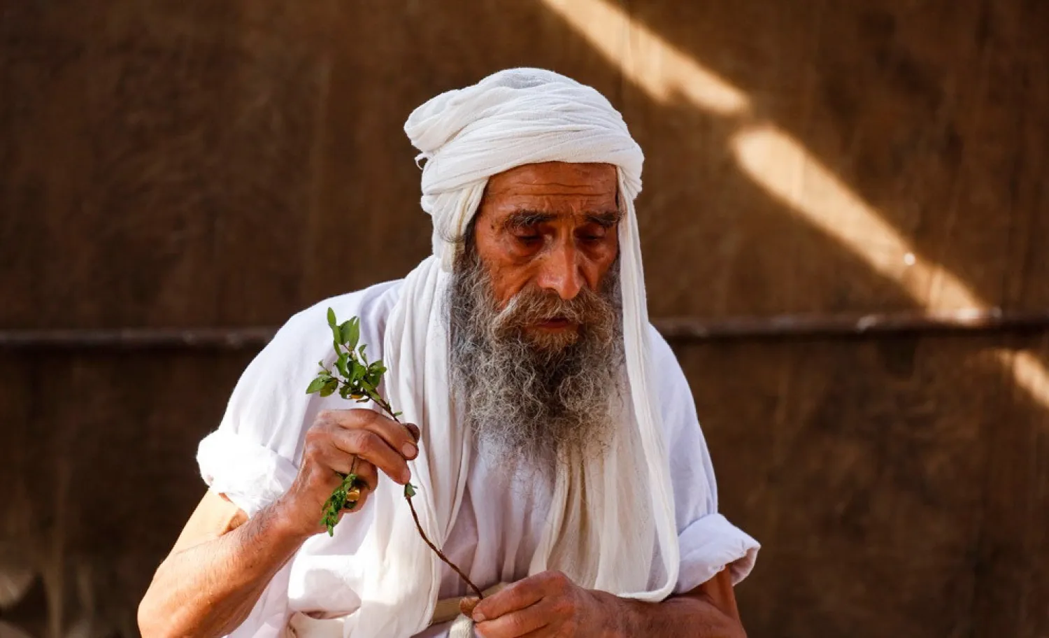 صابئین تمام مراسم دینی خود را رو به شمال انجام میدهند و ستاره جُدی در شمال قرار دارد، این شُبهه را برای بعضی ایجاد کرده بود که صابئین ستاره جُدَی را میپرستند