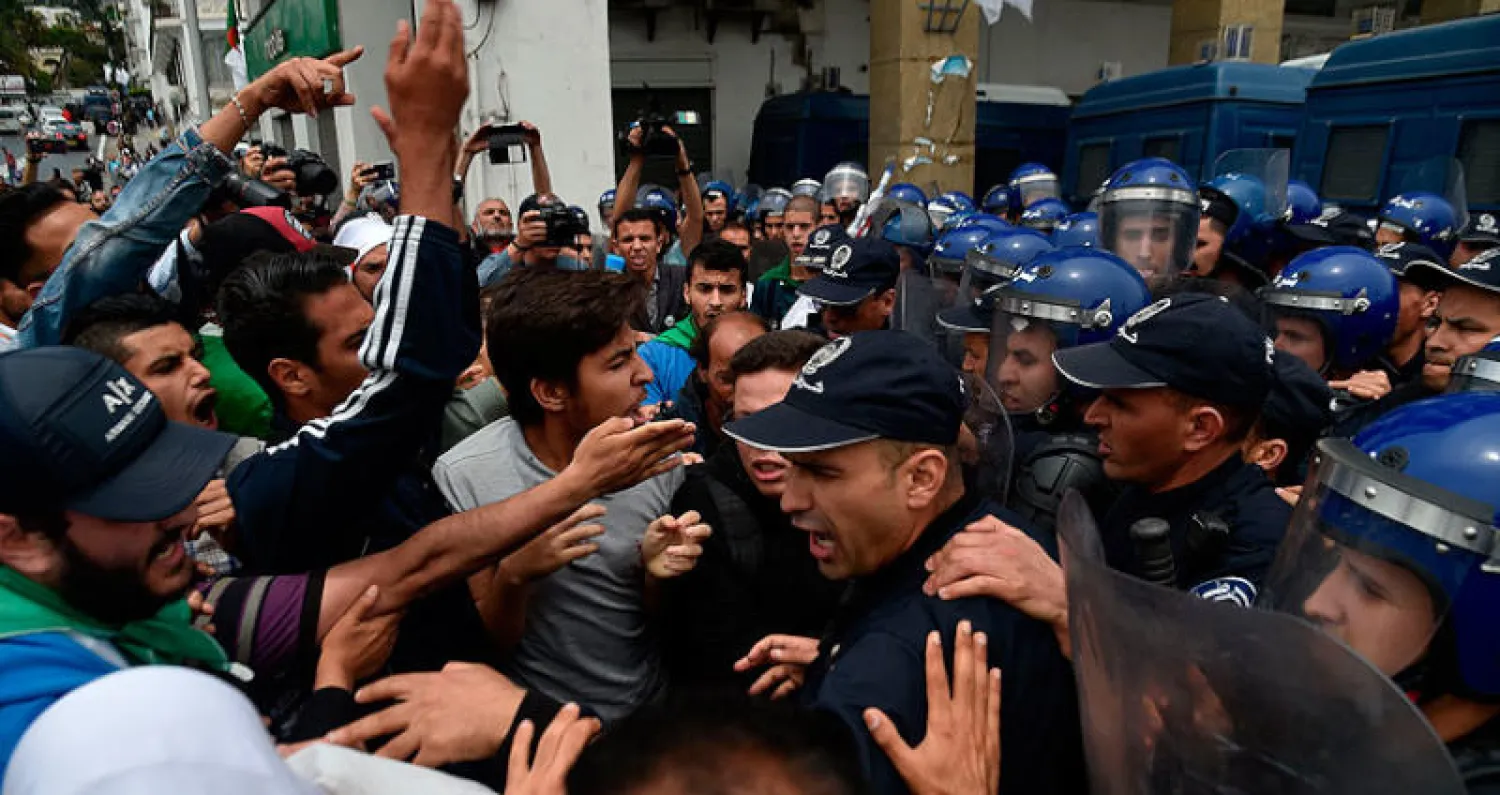 ضعف أوزان المرشحين يرجح تأجيل الانتخابات الجزائرية