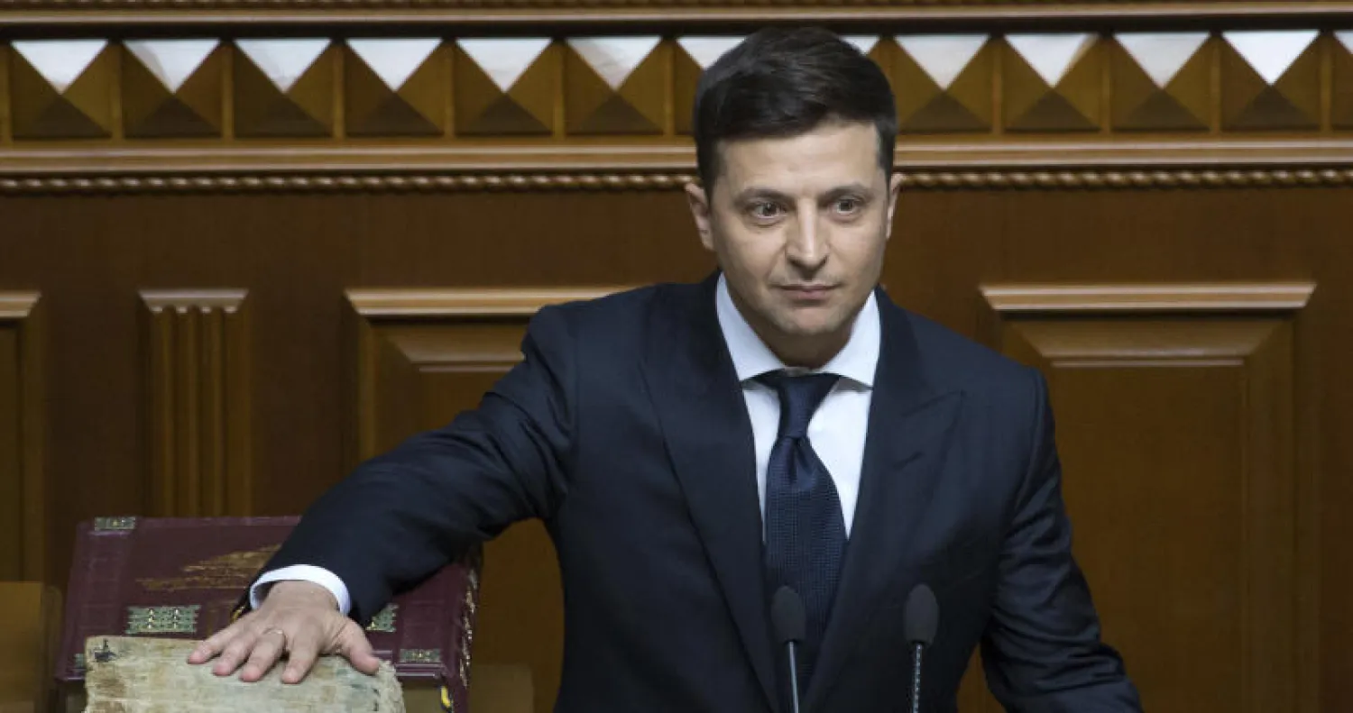 الرئيس الأوكراني خلال حفل تنصيبه أمام البرلمان (أ.ب)