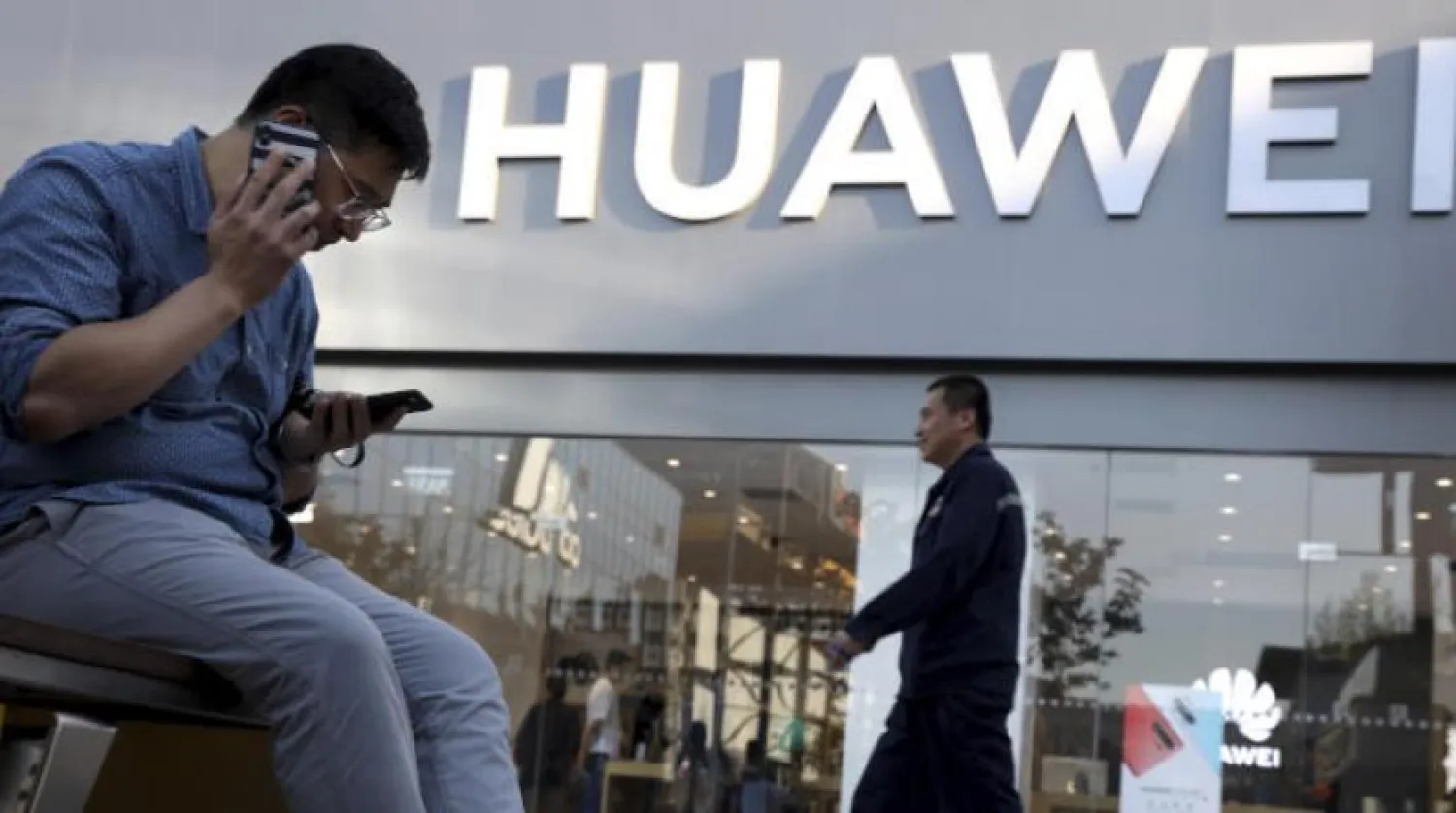 Google’ın kararının Huawei telefon kullanıcıları için ciddi etkileri olacak (AP)