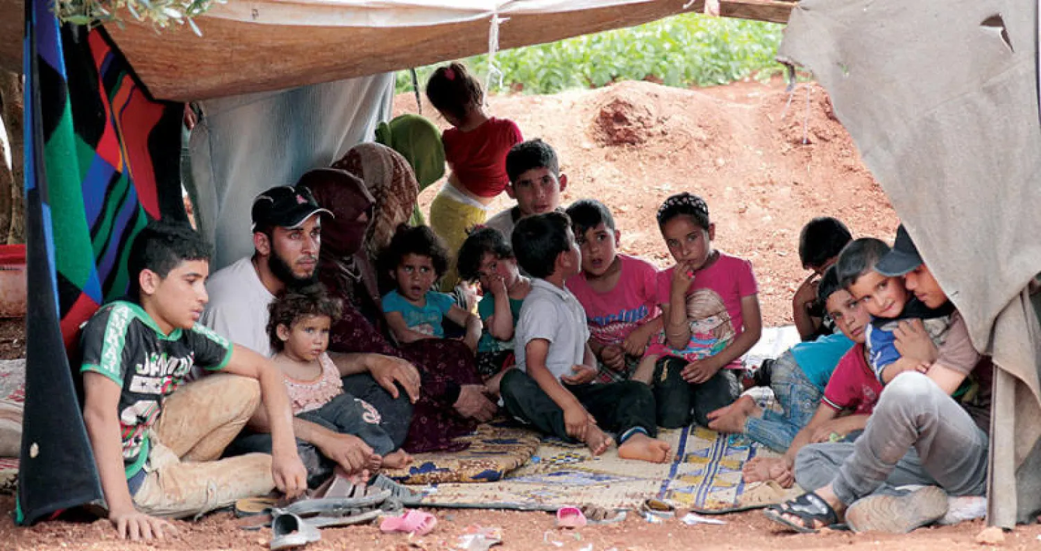 نازحون من ادلب في أطمة قرب حدود تركيا (رويترز)