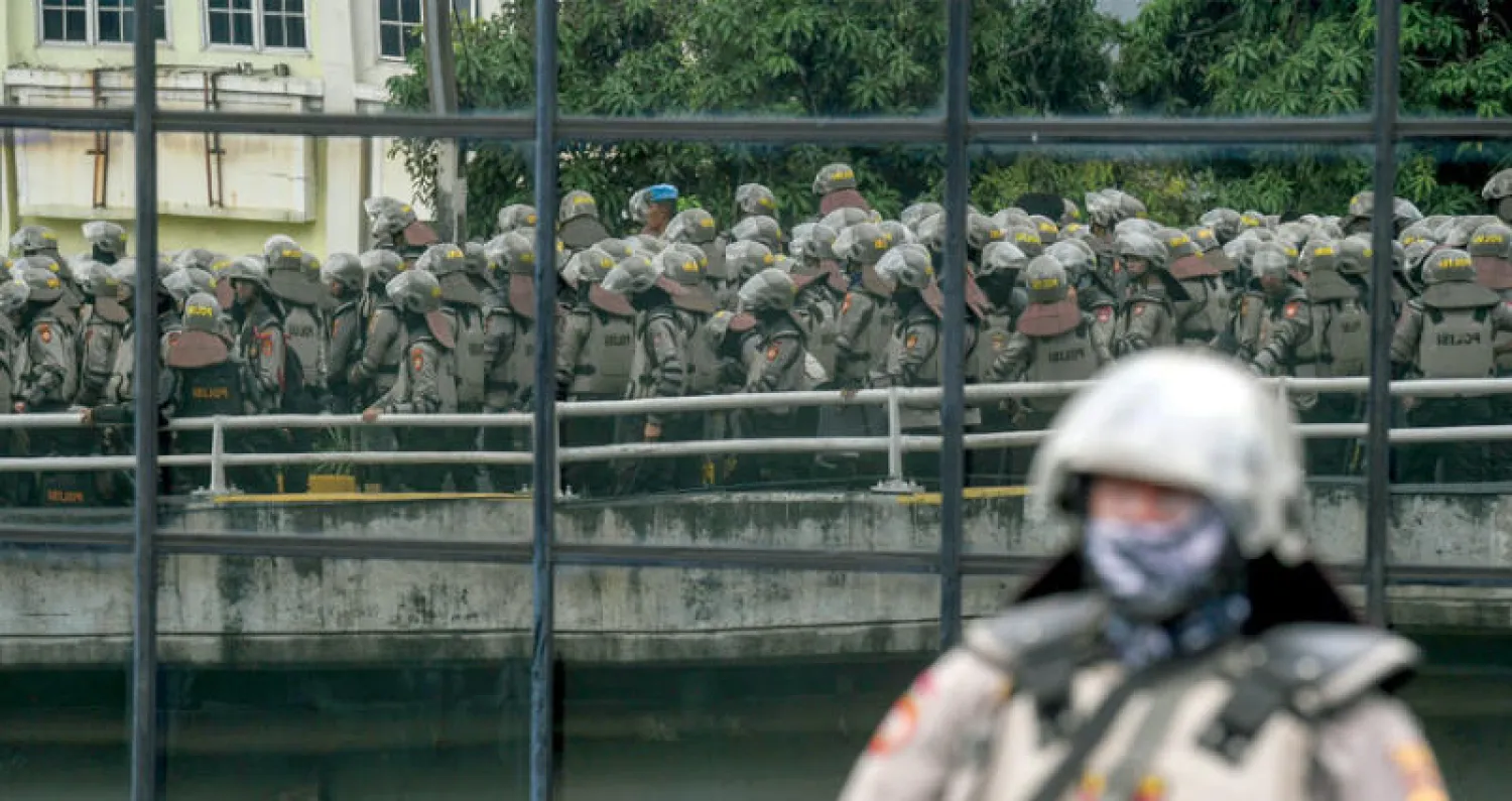 تم نشر أكثر من 30 ألفاً من أفراد قوات الأمن في العاصمة جاكرتا (رويترز)