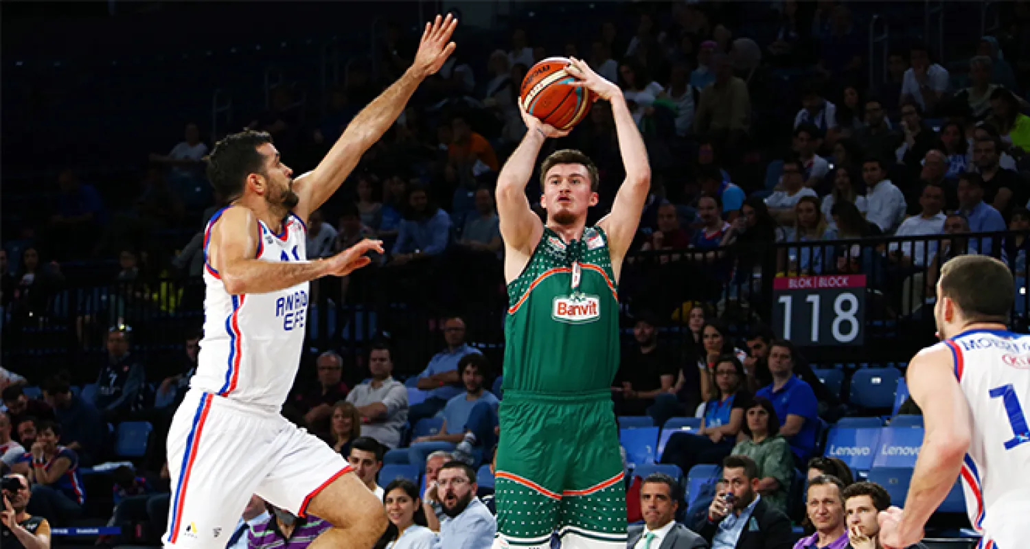 Anadolu Efes, seride 1-0 öne geçti