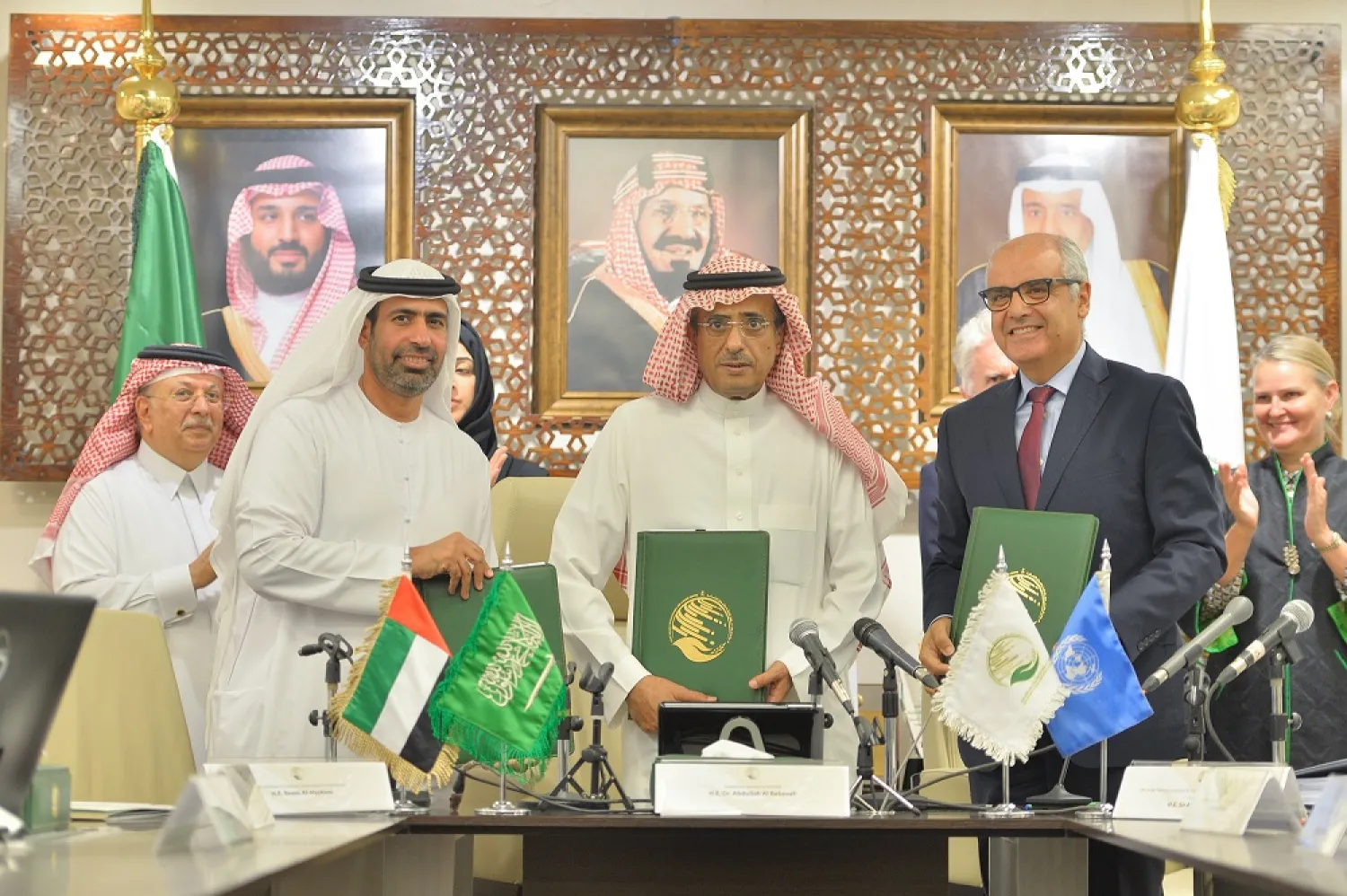 Saudi Arabia and the UAE sign agreements to combat Cholera and malnutrition in Yemen. (SPA)