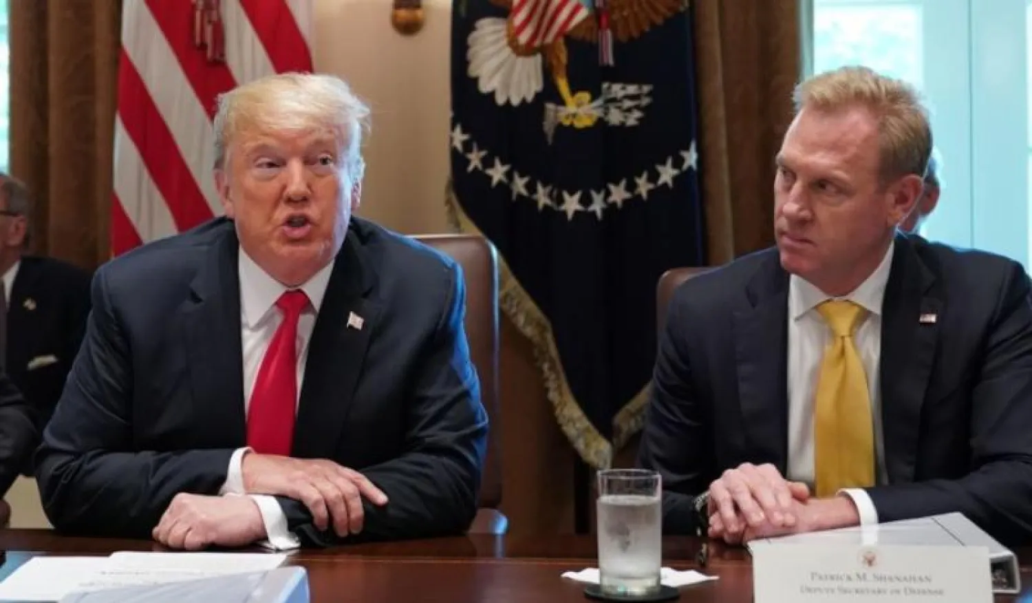 القائم بأعمال وزير الدفاع الأميركي و الرئيس ترمب (صورة أرشيفية - أ.ف.ب)