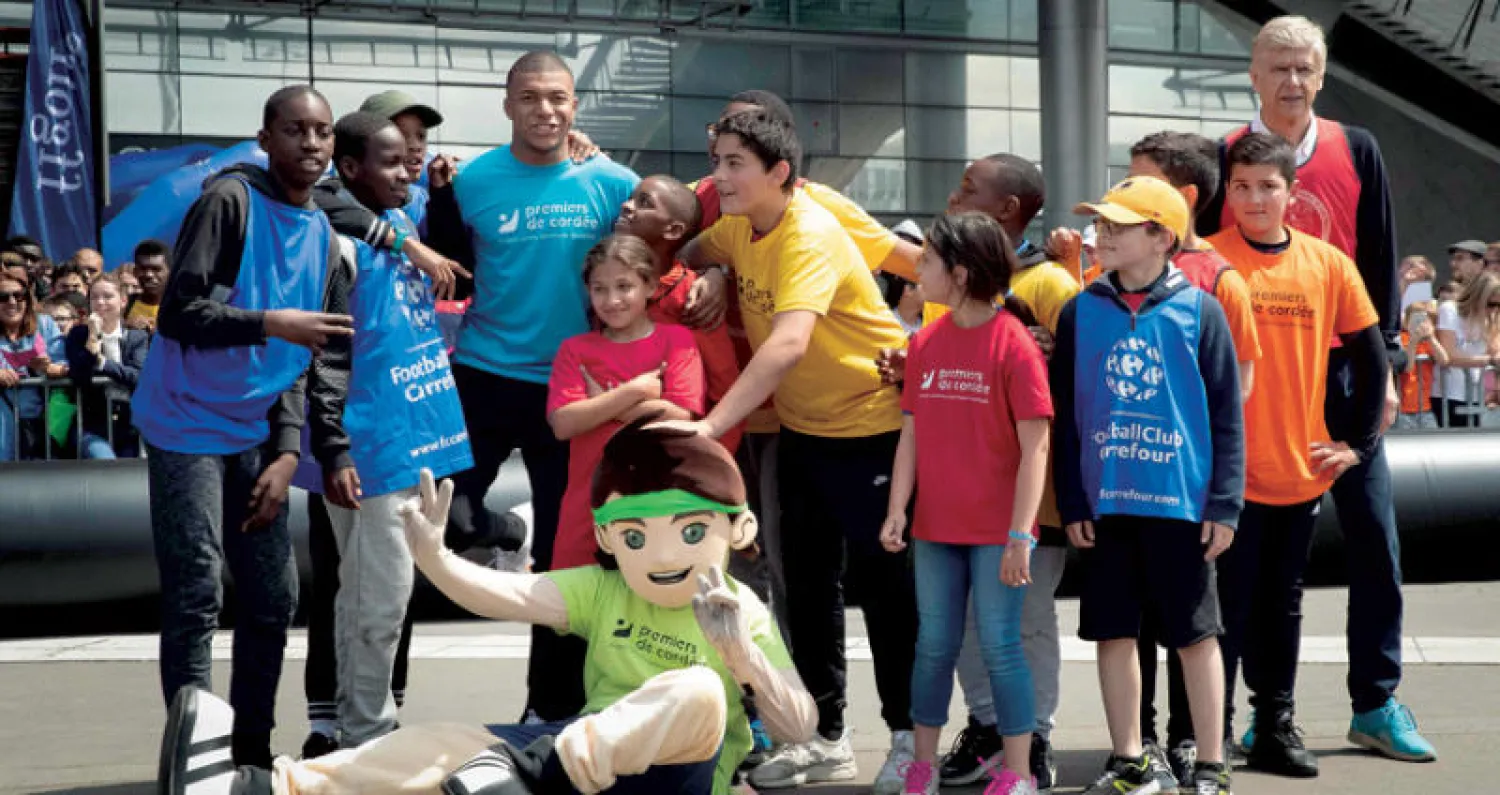 لعب فينغر هذا الأسبوع أمام مبابي في مباراة ودية خُصصت عائداتها للأطفال المرضى في باريس