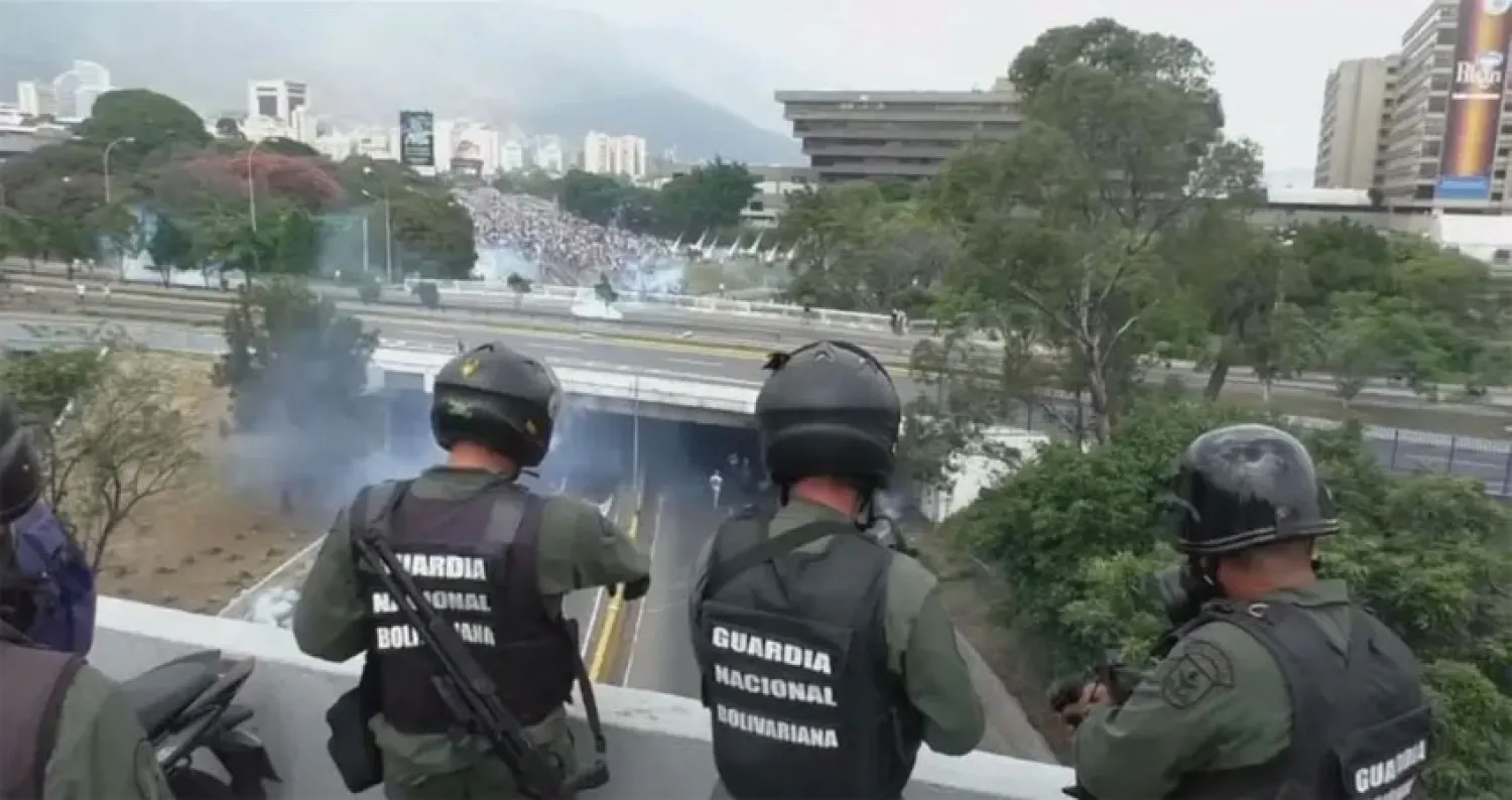 منظمات حقوقية تصف مقتل 29 محتجزاً في مركز للشرطة في فنزويلا بالمذبحة