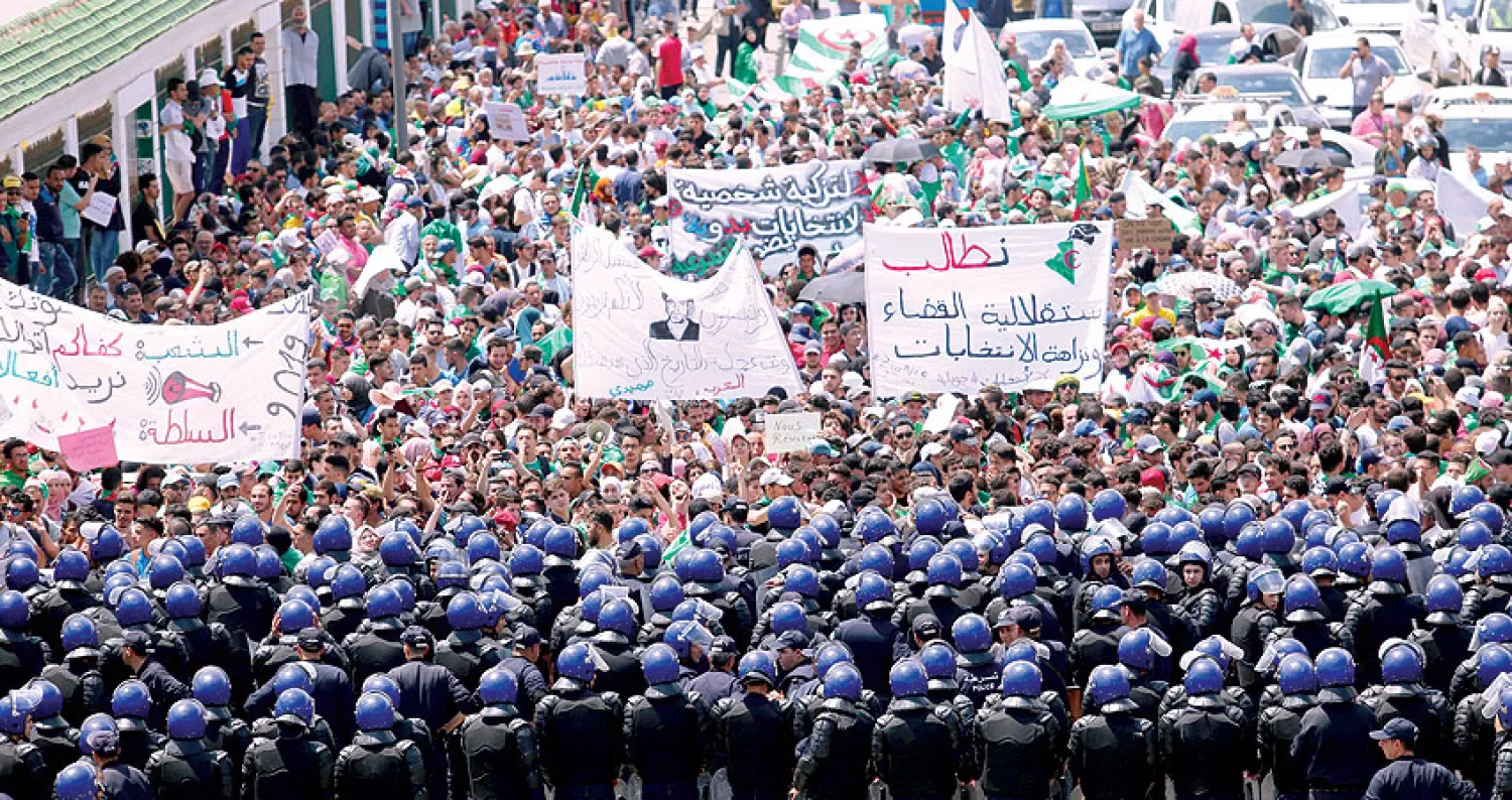 قائد الجيش الجزائري يتمسك بالانتخابات ويدعو لـ«تنازلات»